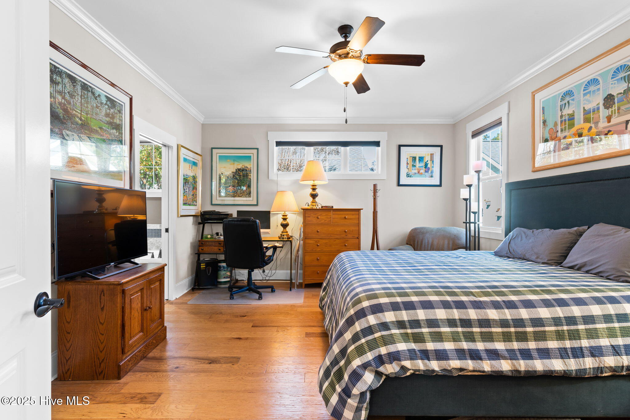 100569449 | Photo 35