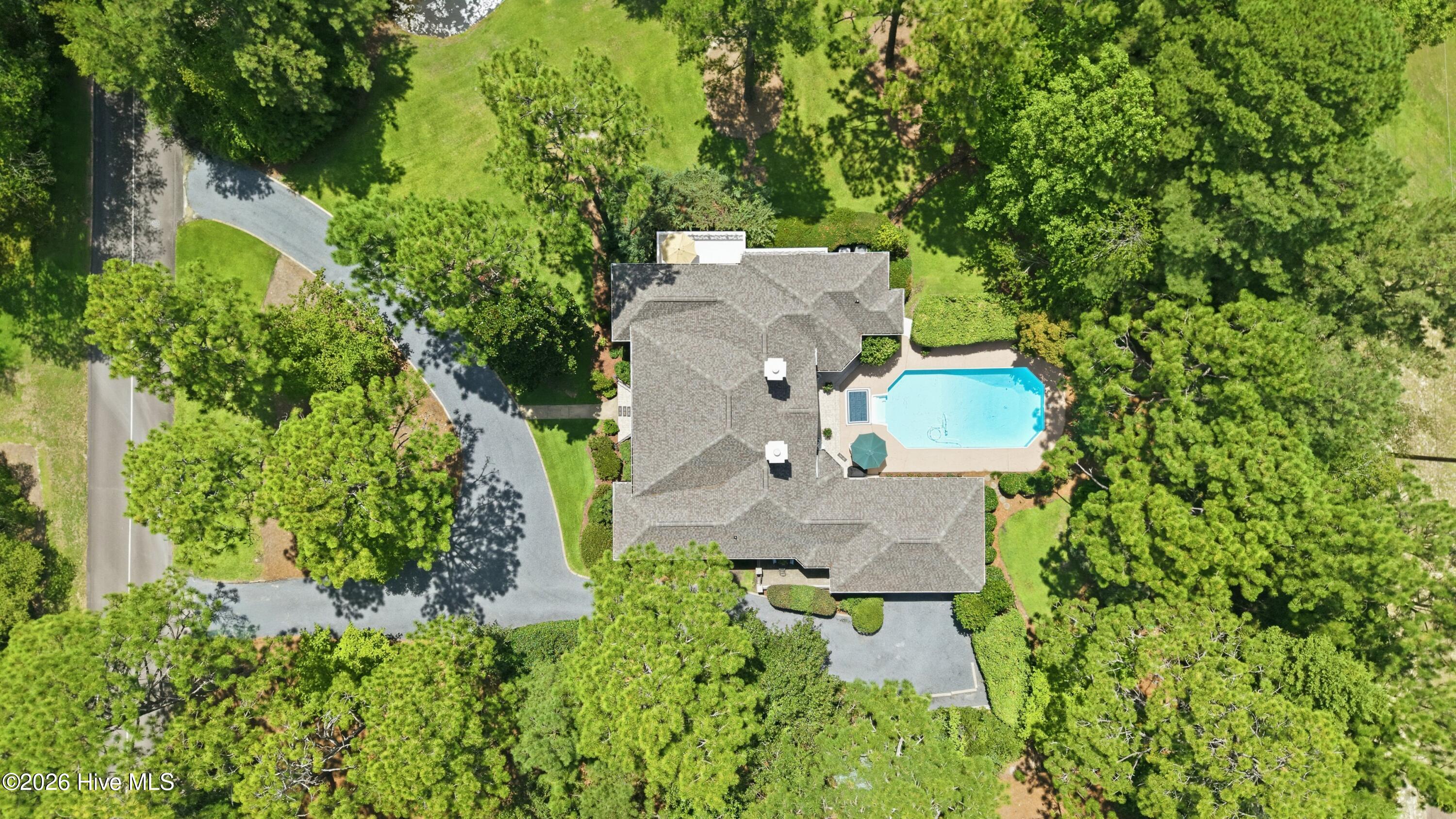 Photo 2 of Single family home for sale at 150 Quail Holw Dr, Pinehurst, NC 28374 | MLS# 100600964 | Listing updated on 2026-09-03