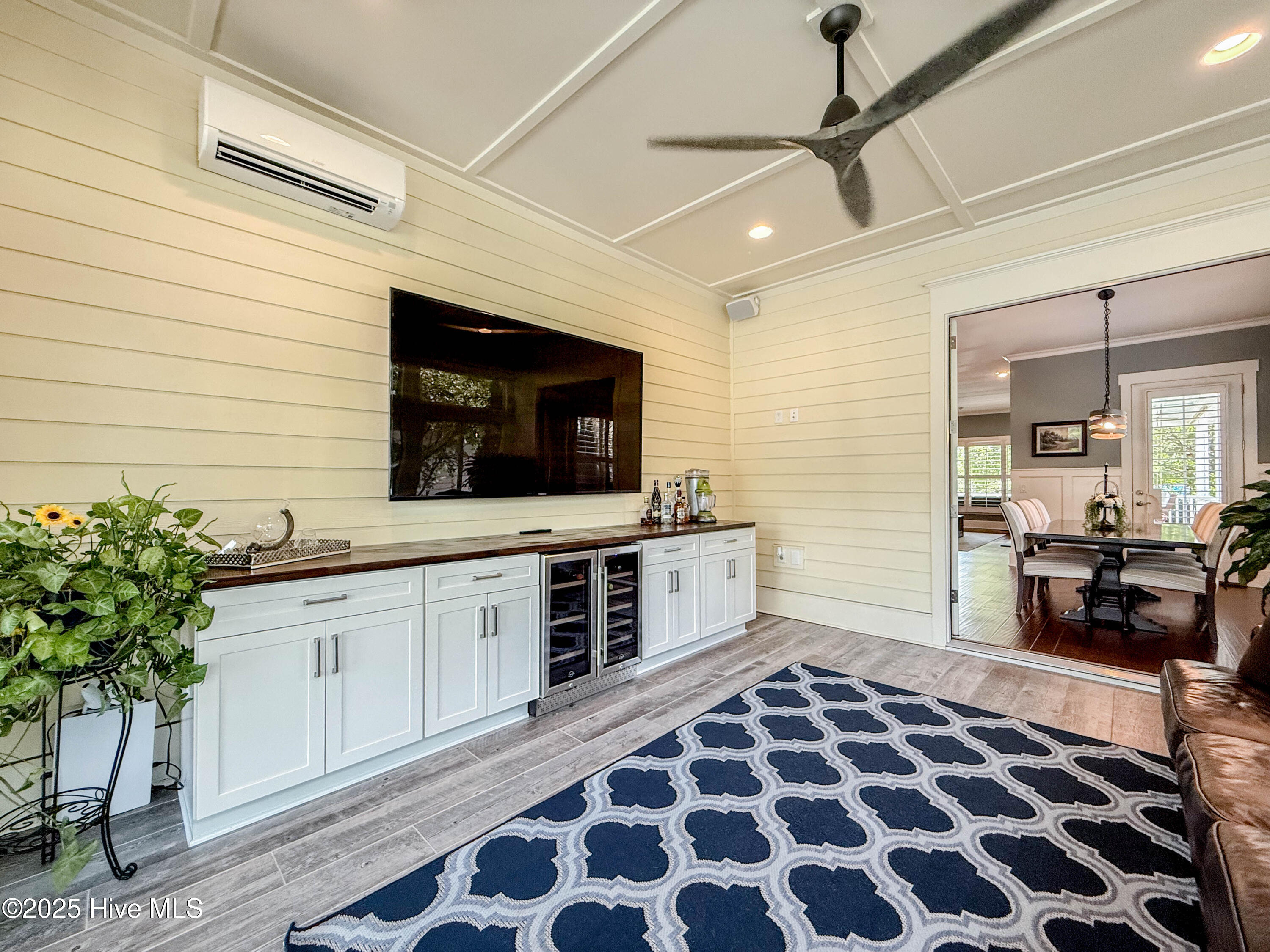 100534073 | Photo 20