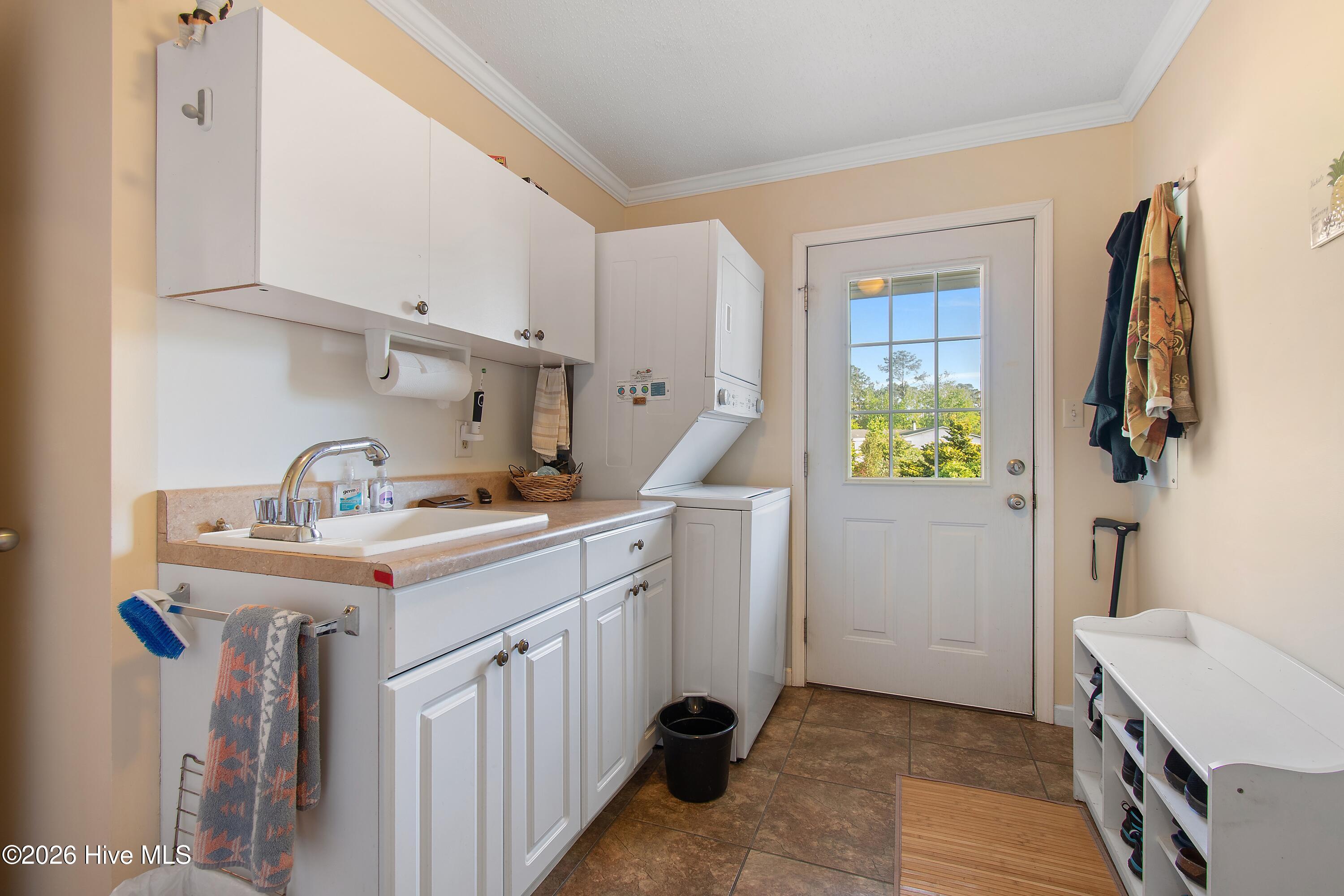 100568231 | Photo 42