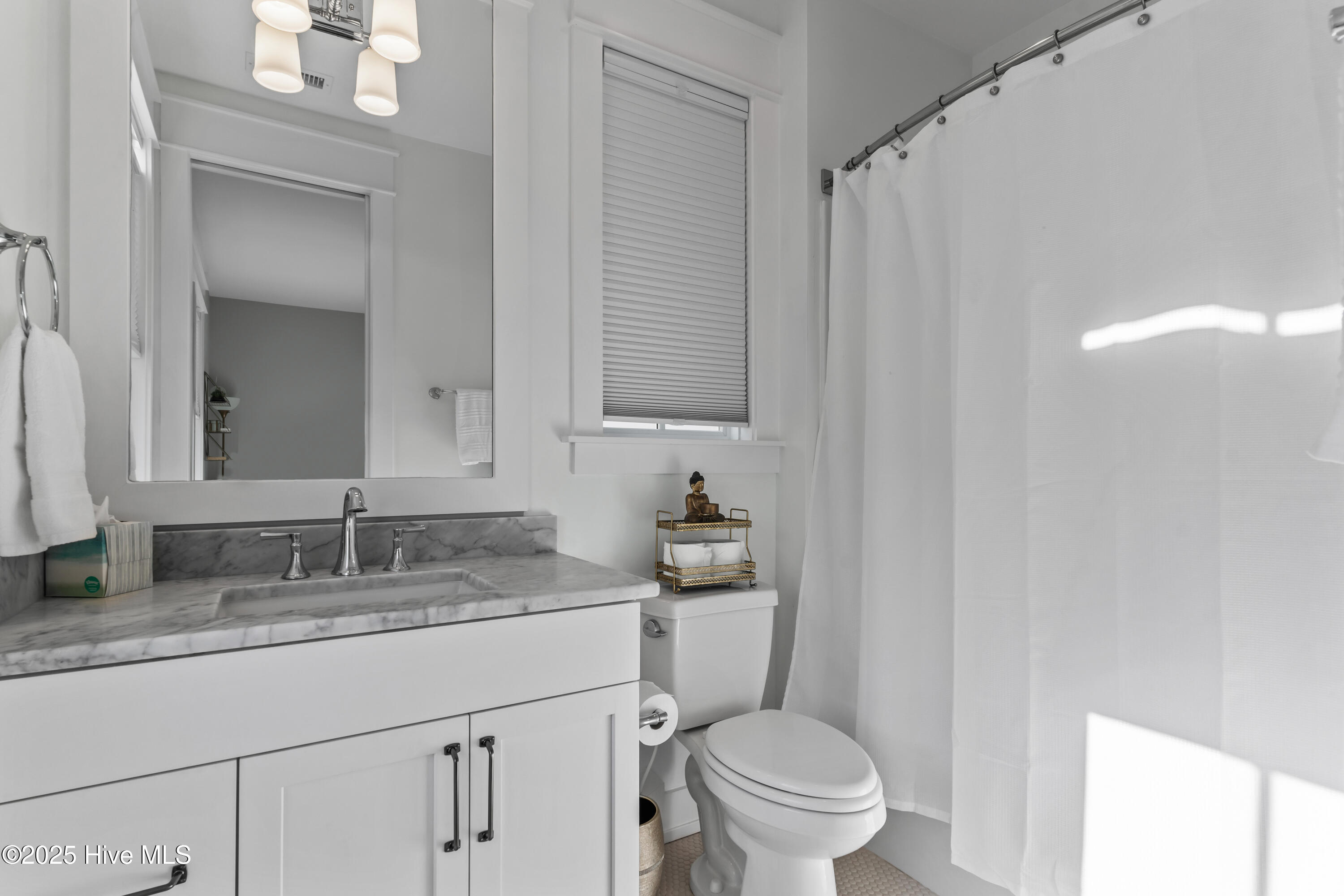 100543997 | Photo 38