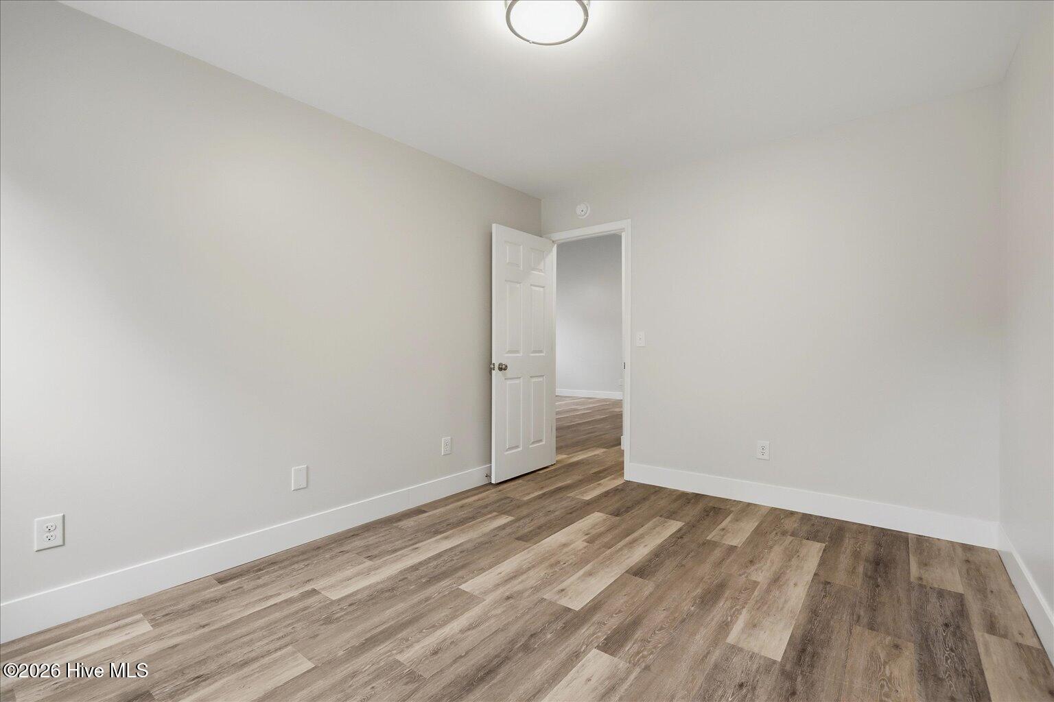 100570357 | Photo 31