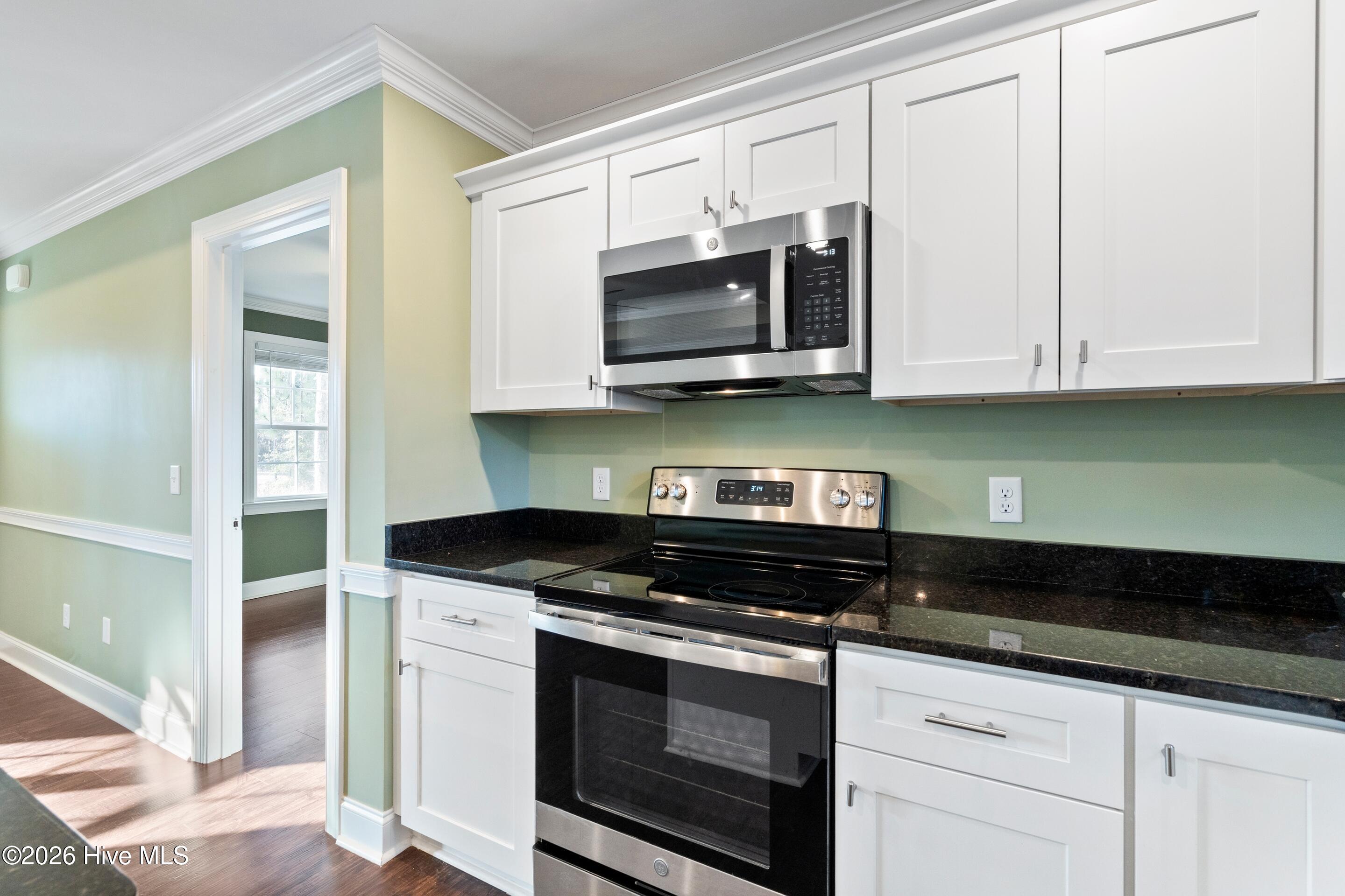 100548335 | Photo 10