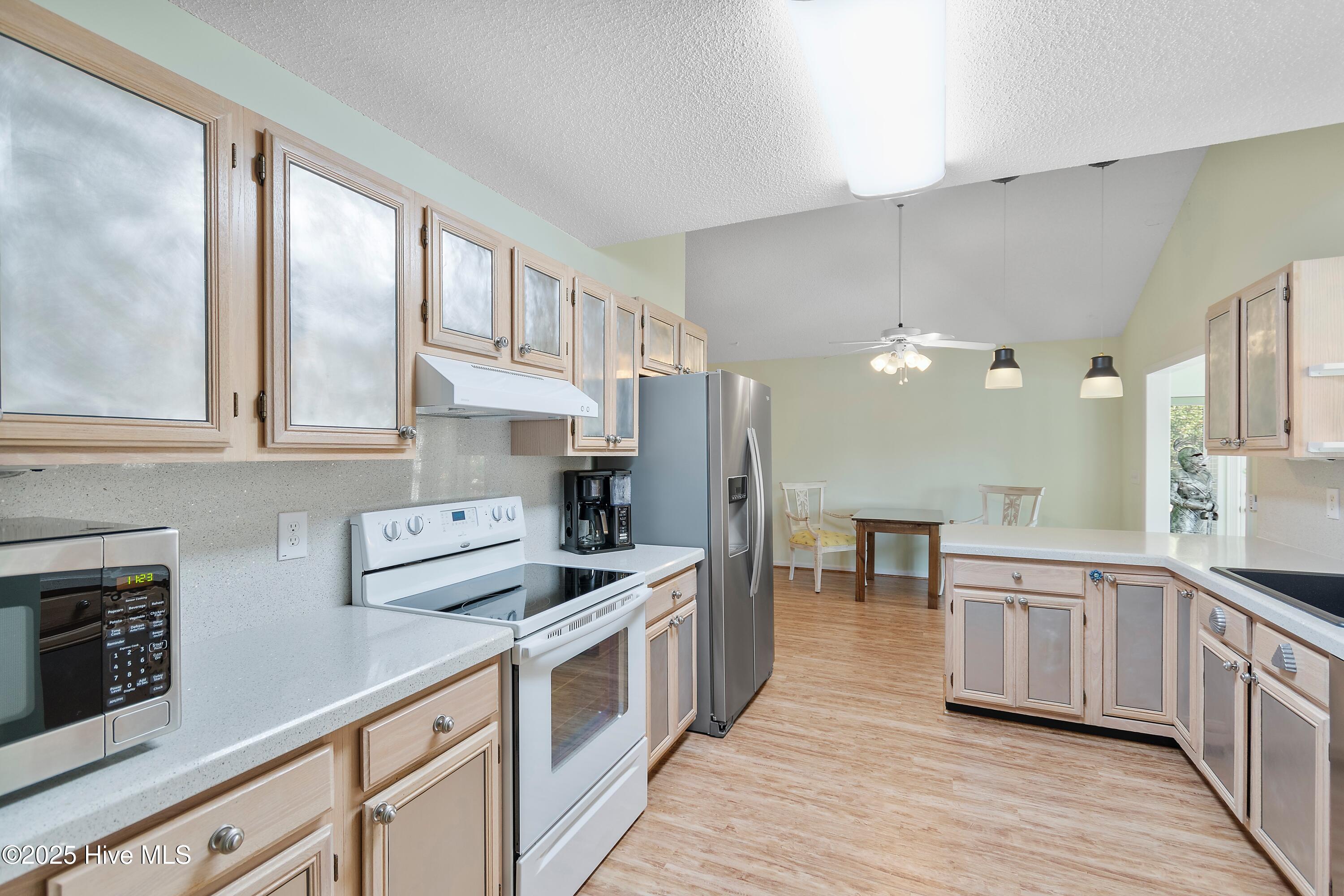 100542990 | Photo 27