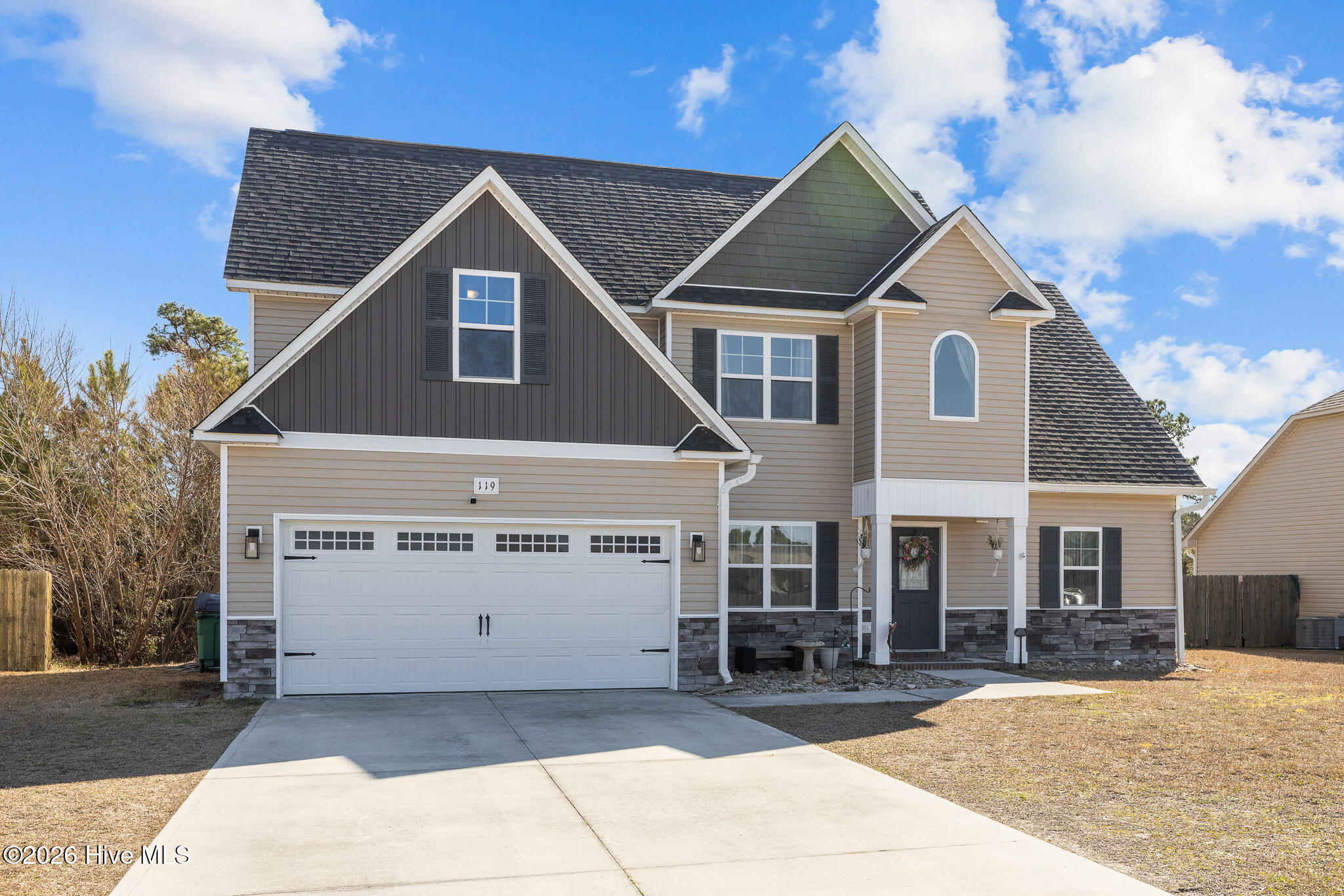 100558227 | Photo 43