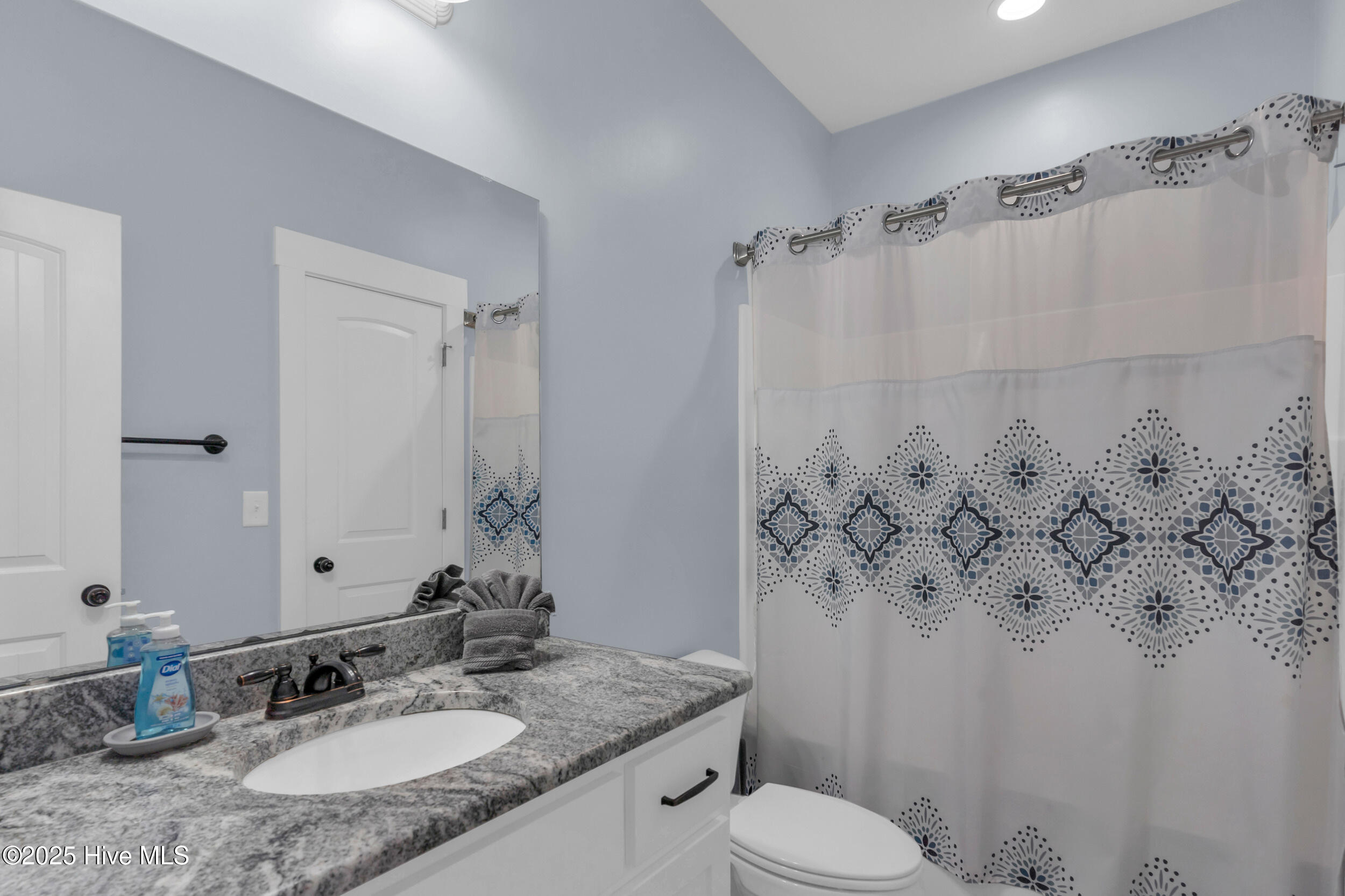 100524088 | Photo 26