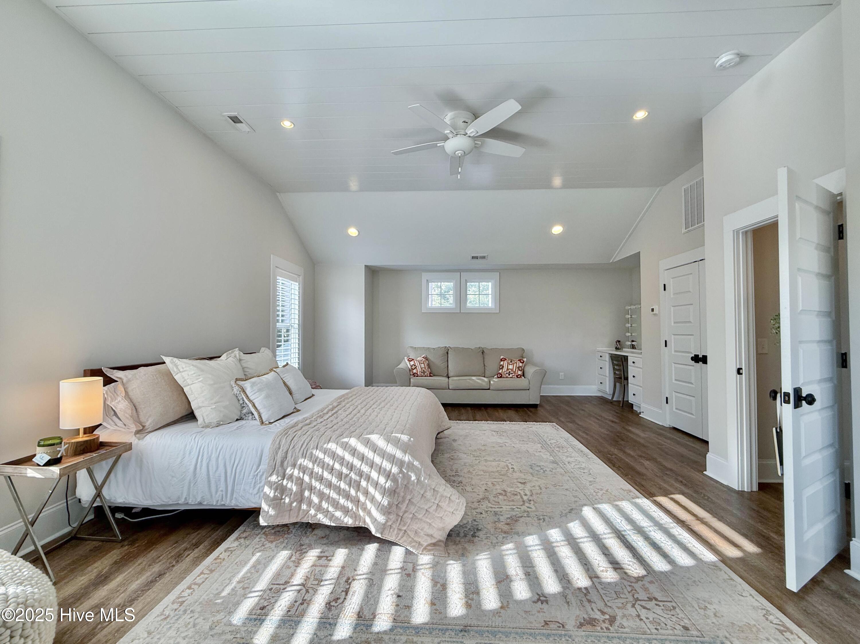 100556308 | Photo 84