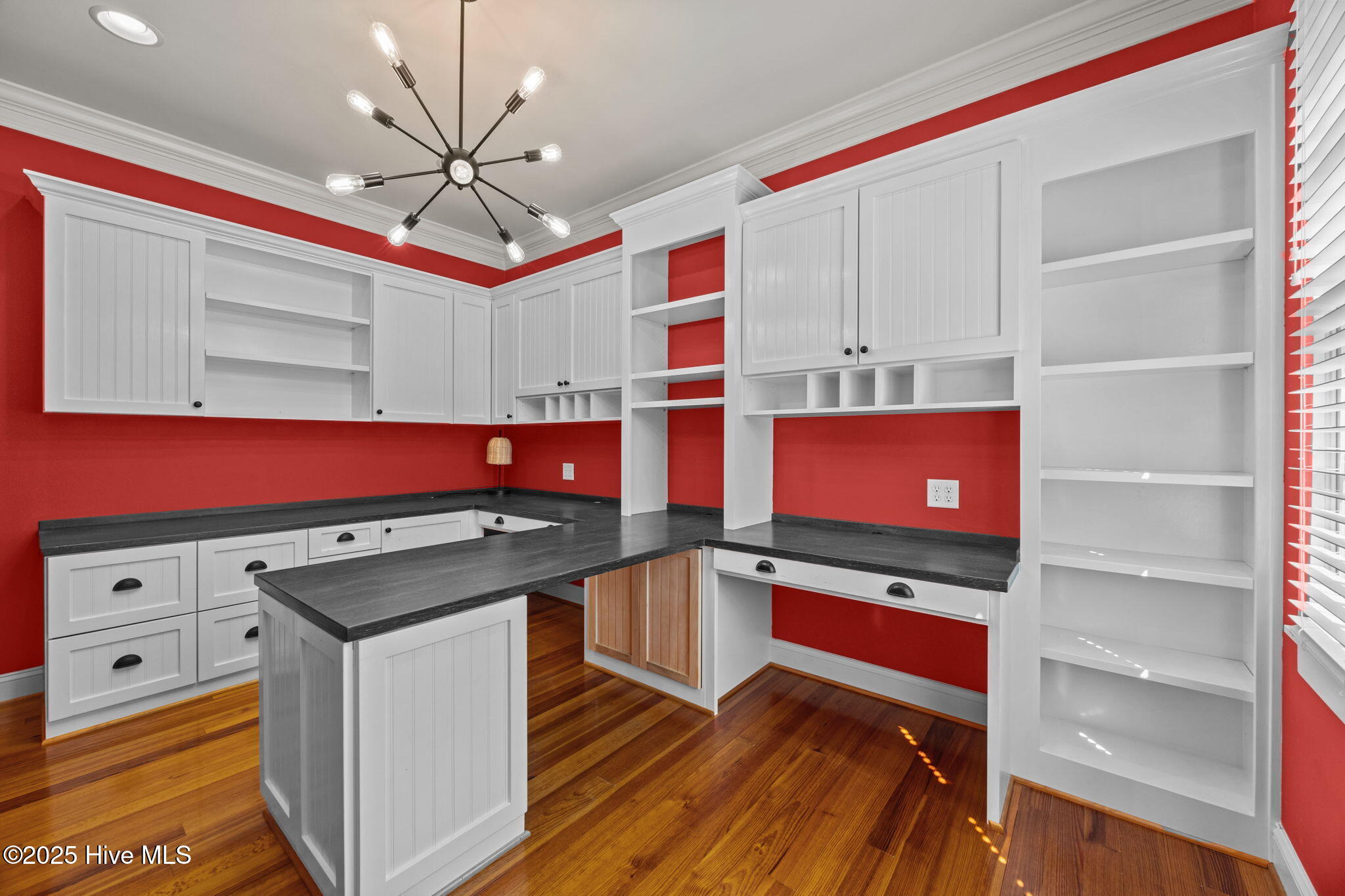 100518834 | Photo 30