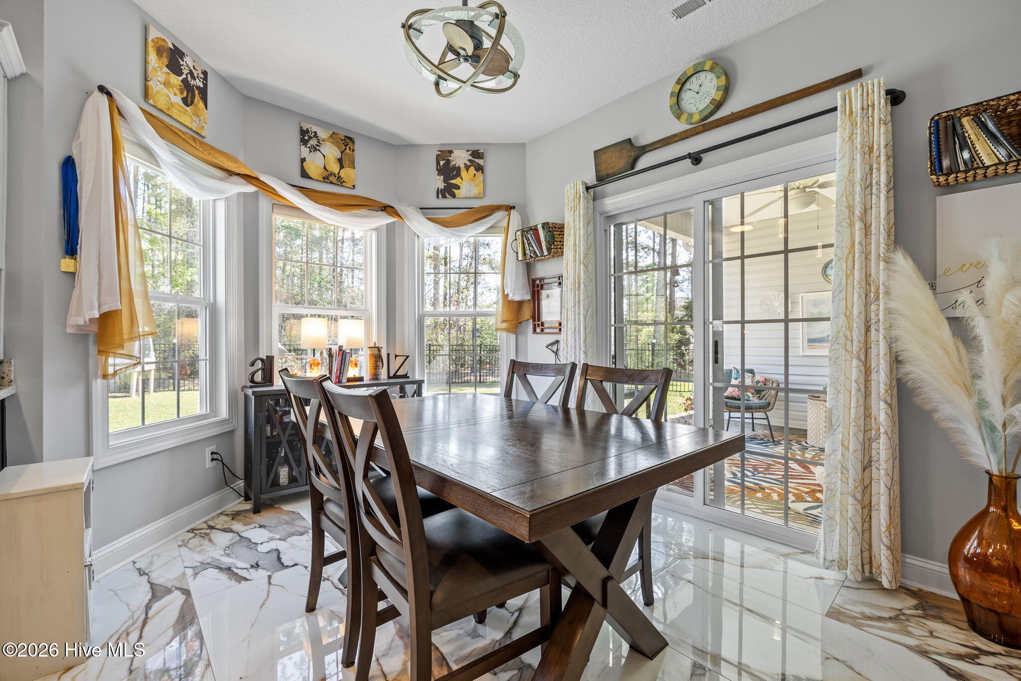 100563665 | Photo 19