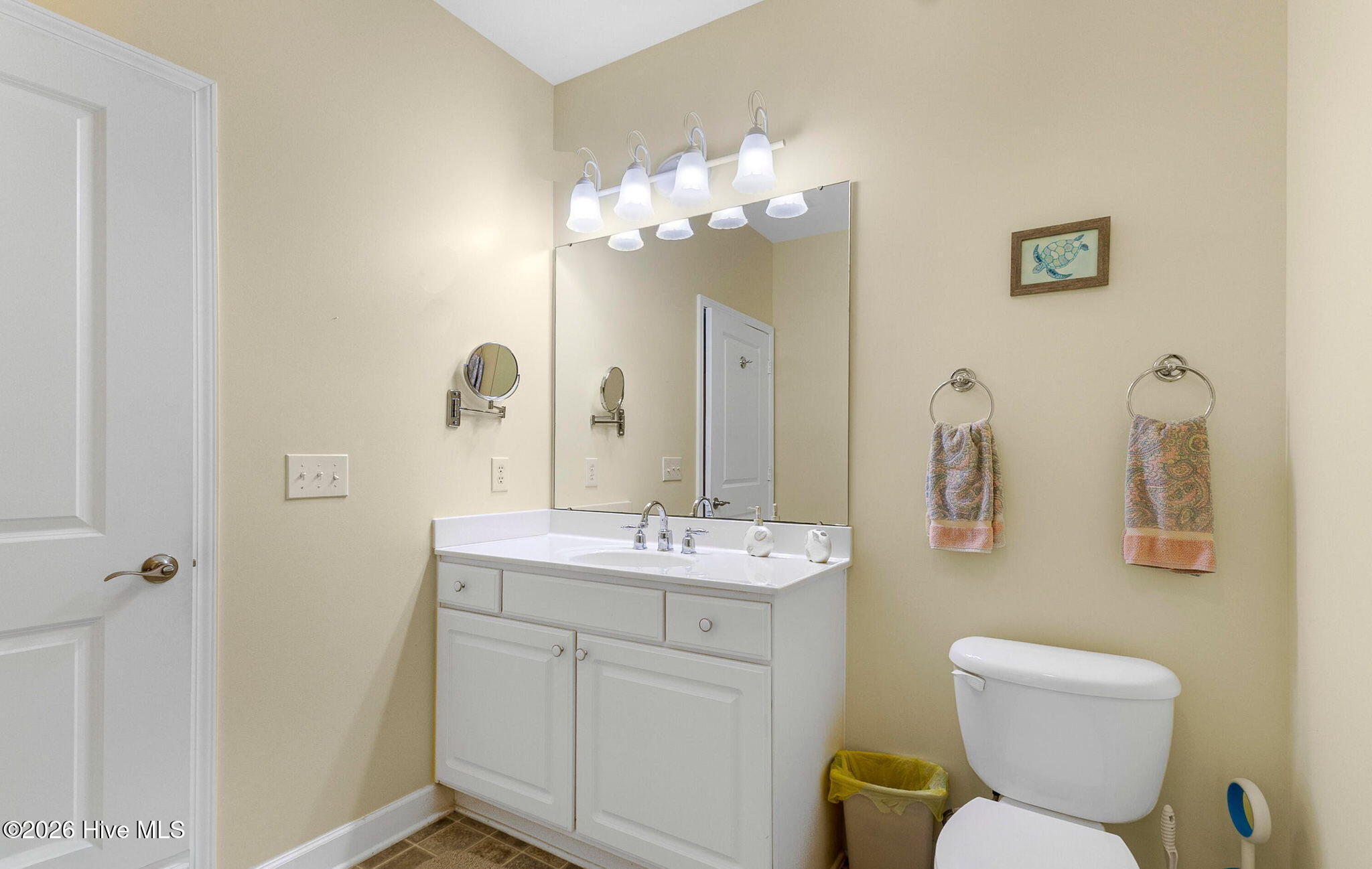 100548445 | Photo 24