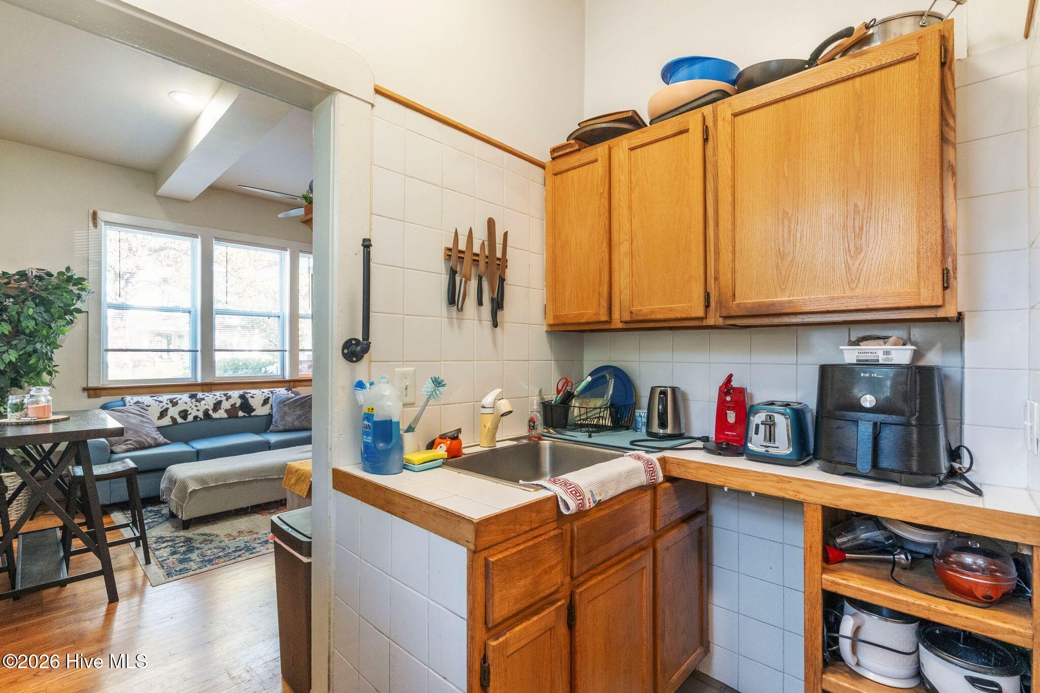 100570327 | Photo 17