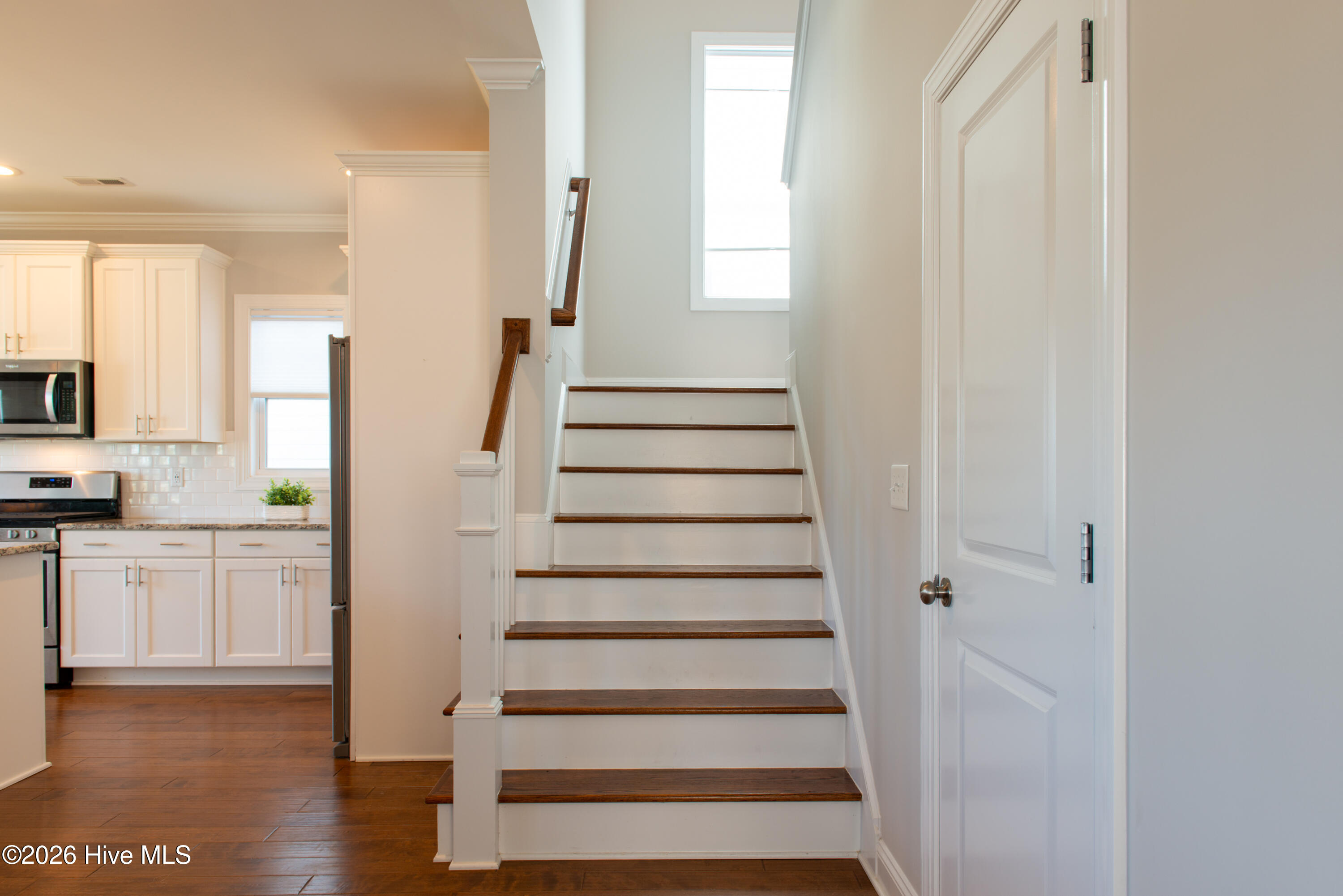 100568036 | Photo 46