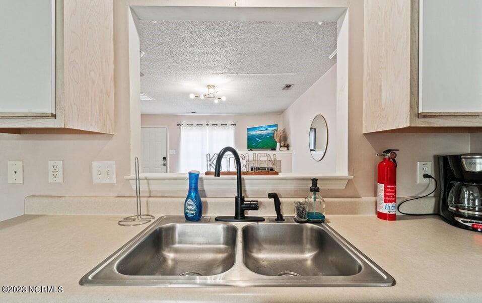 100556825 | Photo 24