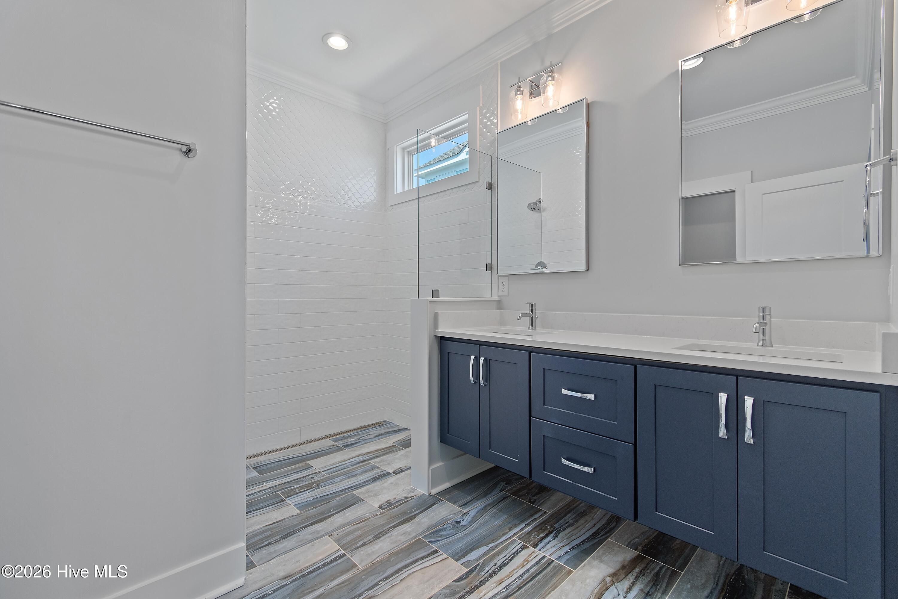 100564147 | Photo 23