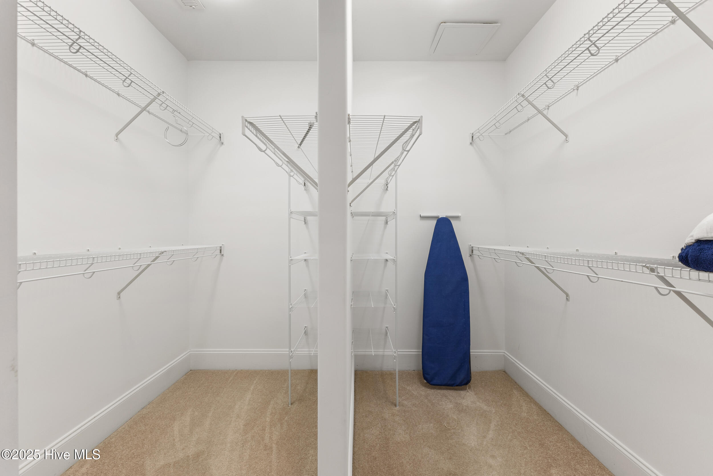 100506404 | Photo 26