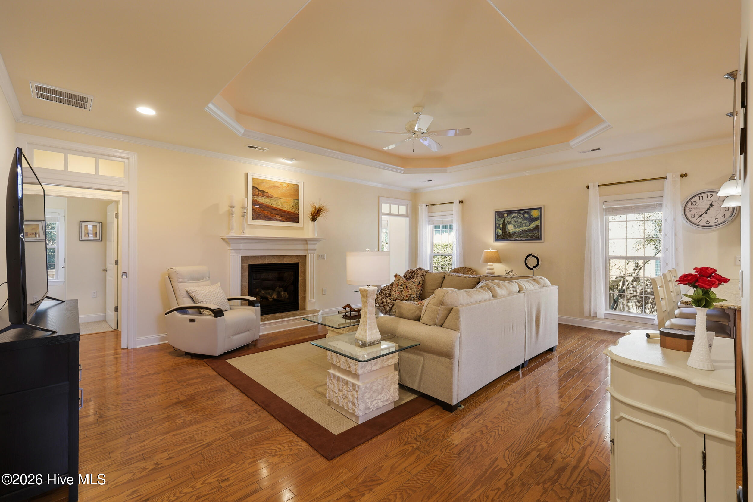 100561183 | Photo 11