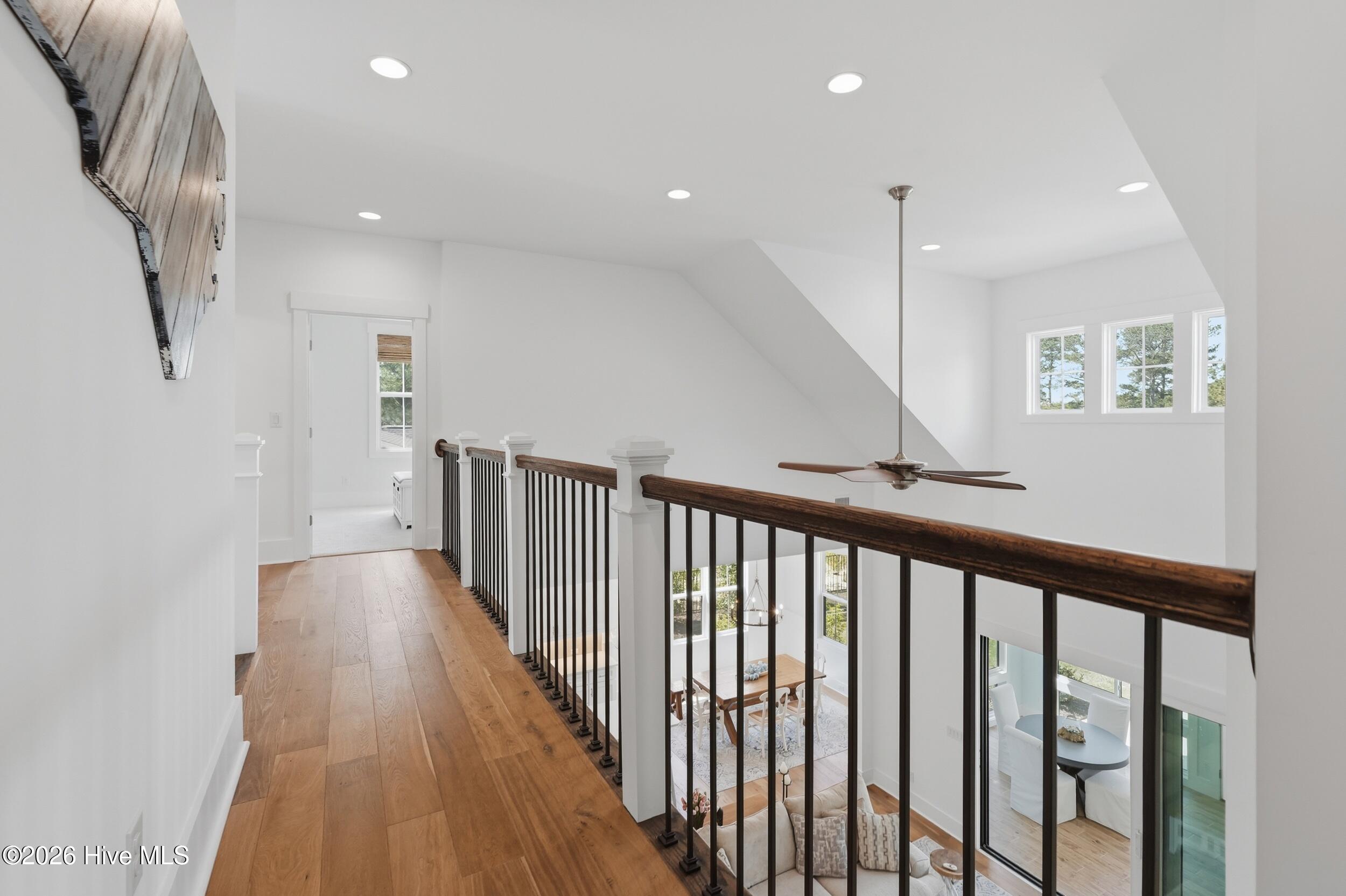 100563980 | Photo 55