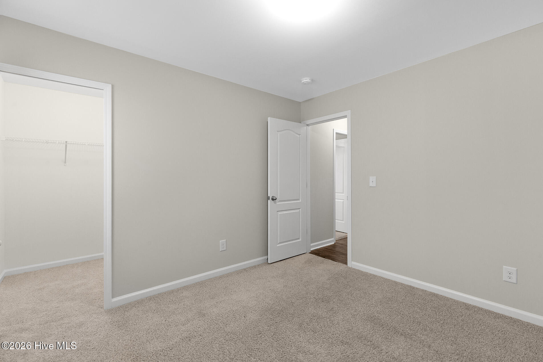 100547930 | Photo 28