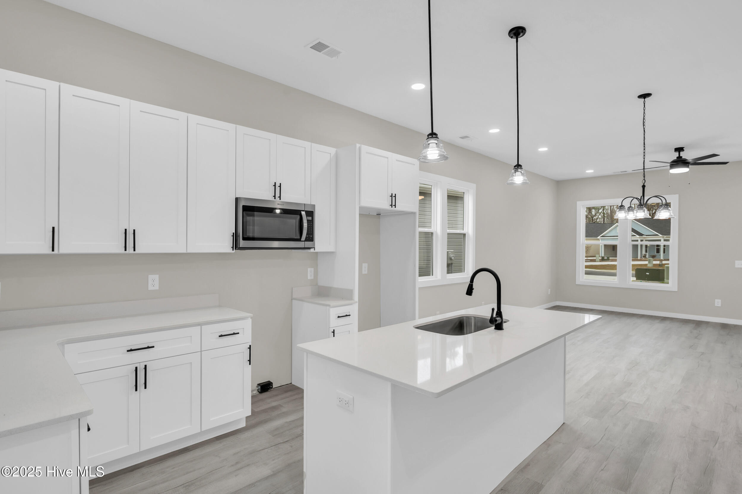 100544591 | Photo 11