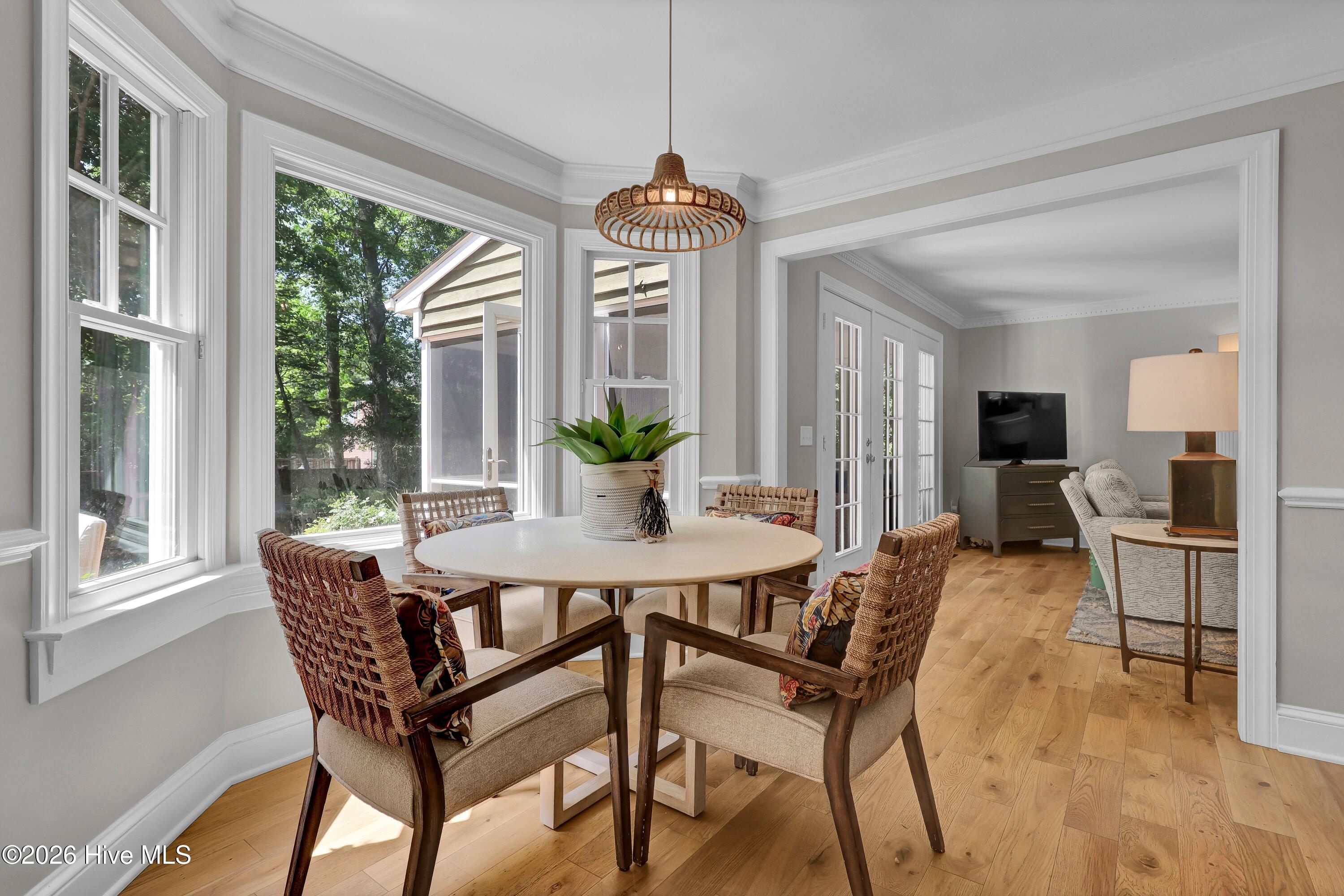 100569392 | Photo 11