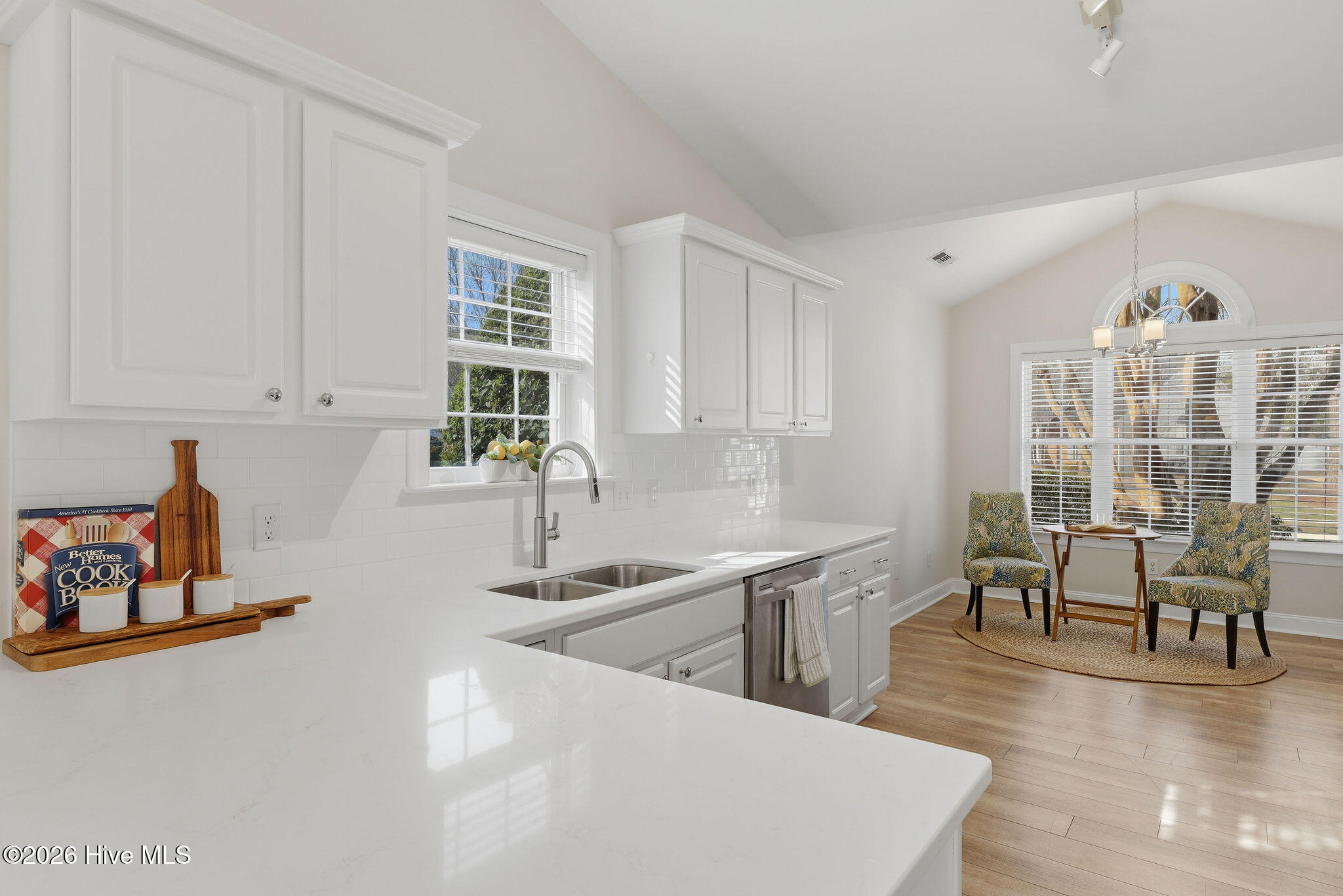 100559999 | Photo 16