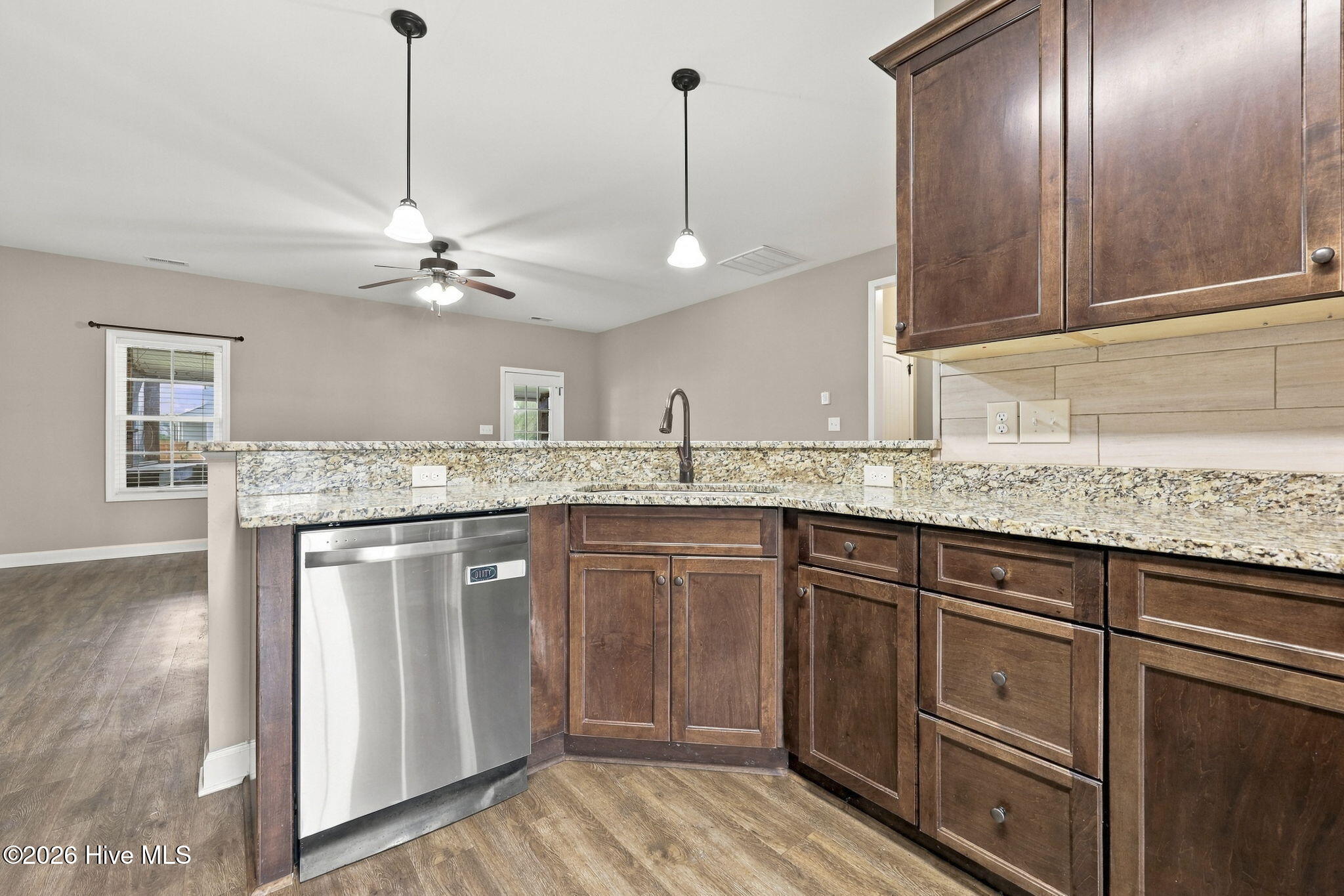 402 Kinroff Drive,Hubert