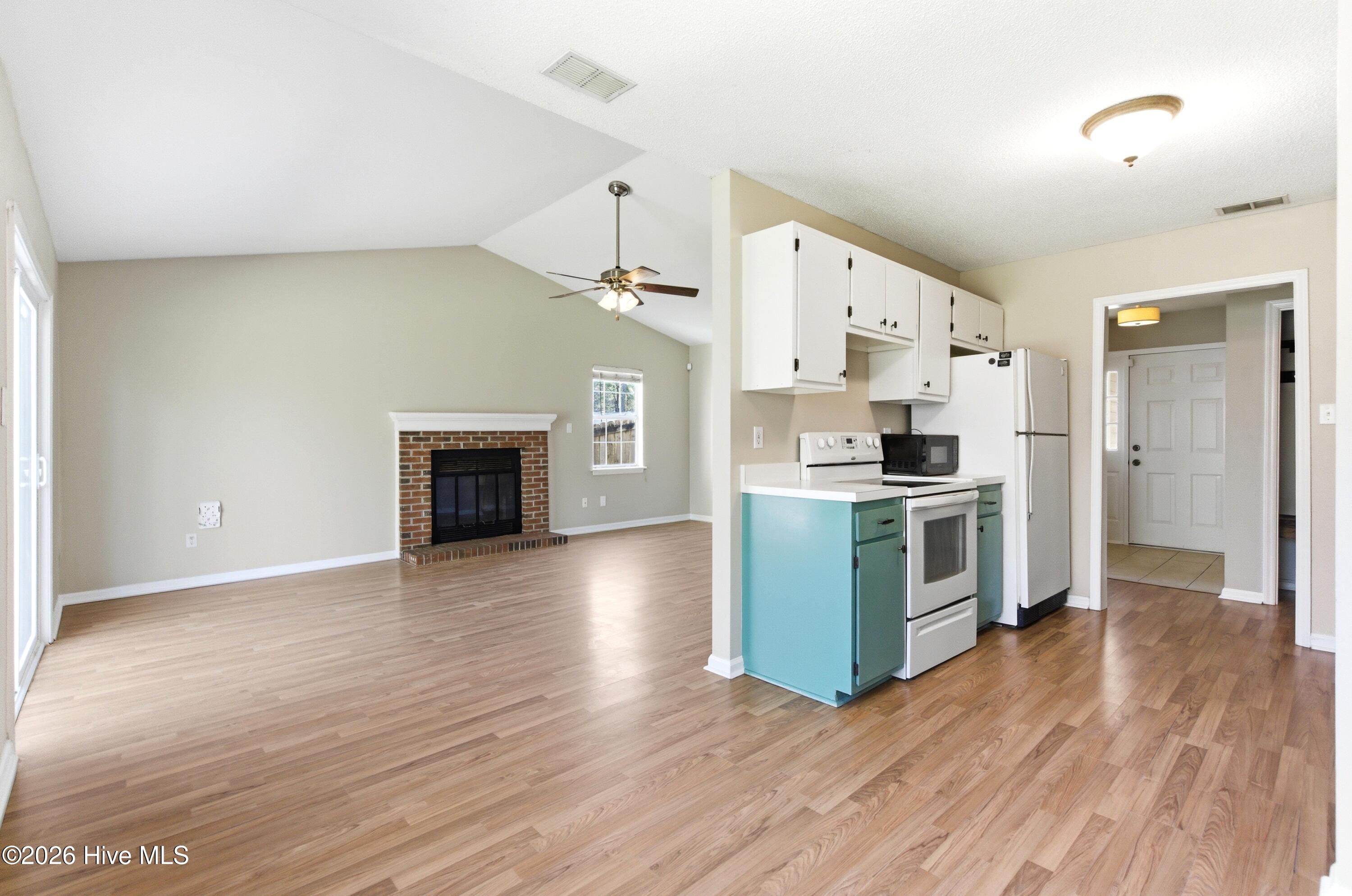 100561176 | Photo 19