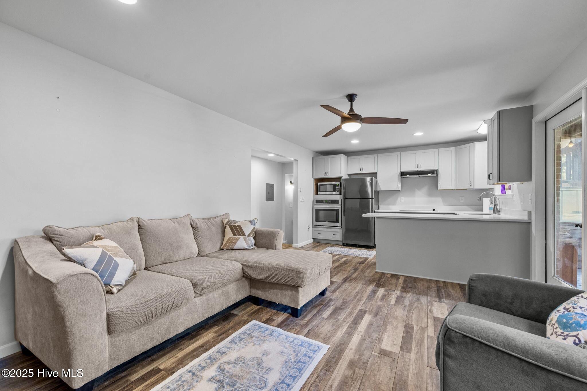 100532839 | Photo 45