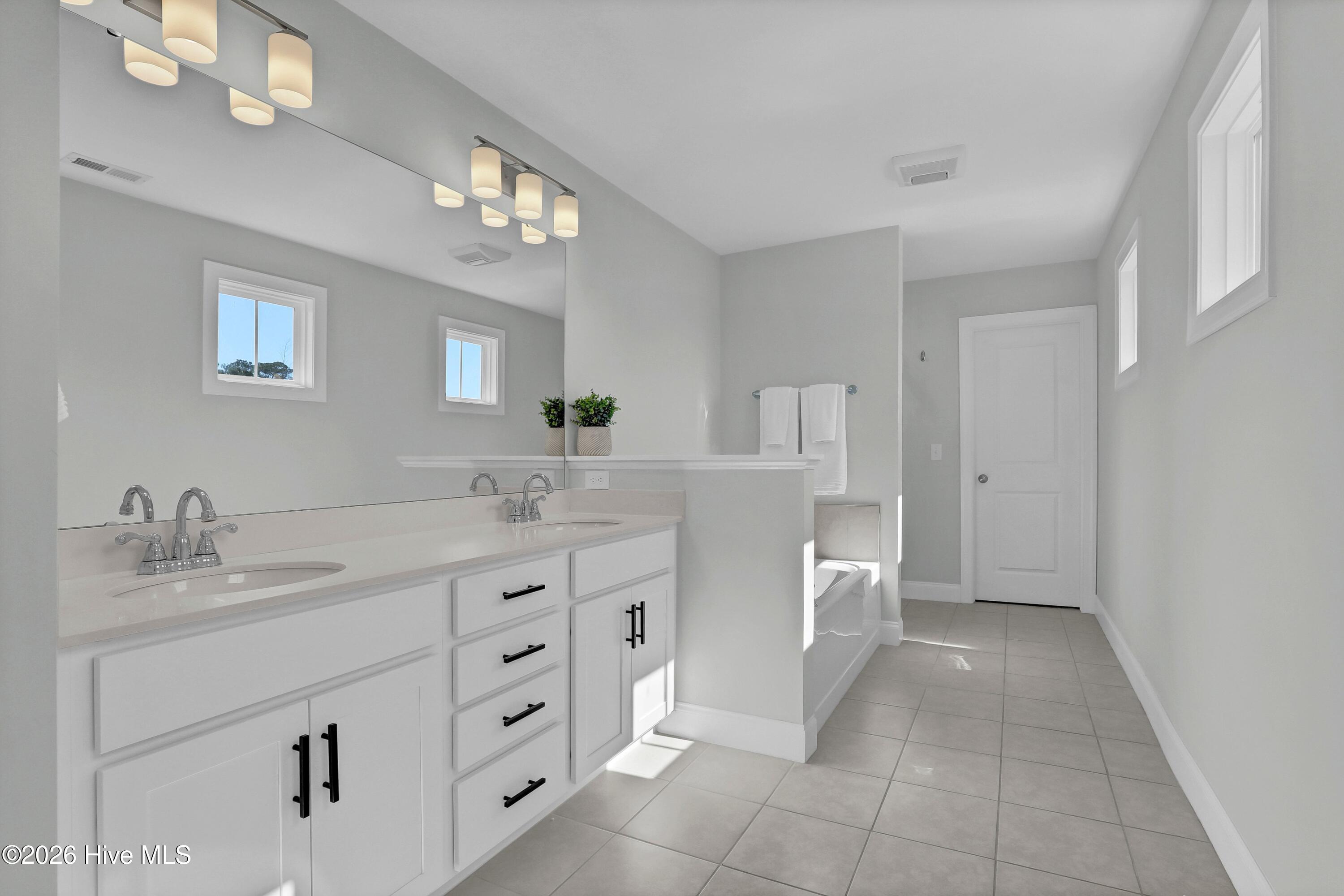 100562684 | Photo 40