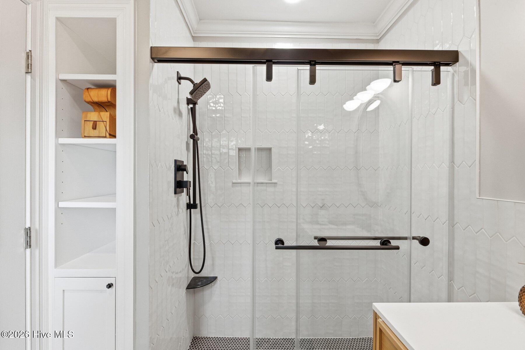 100565828 | Photo 35