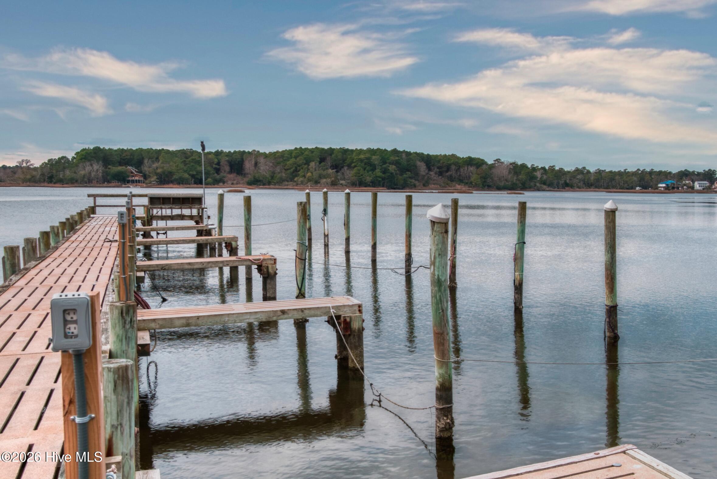 100551143 | Photo 63