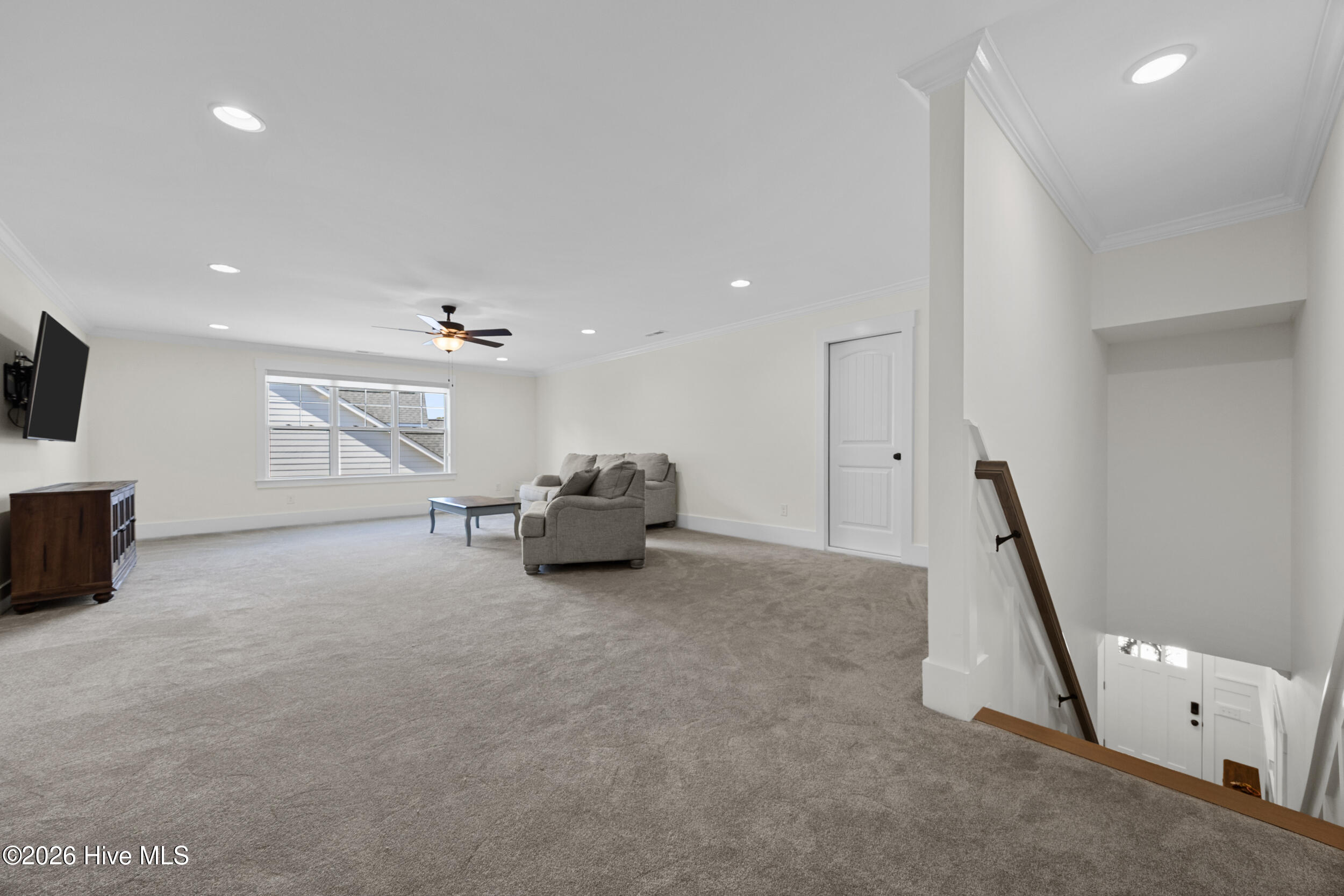 100564447 | Photo 35