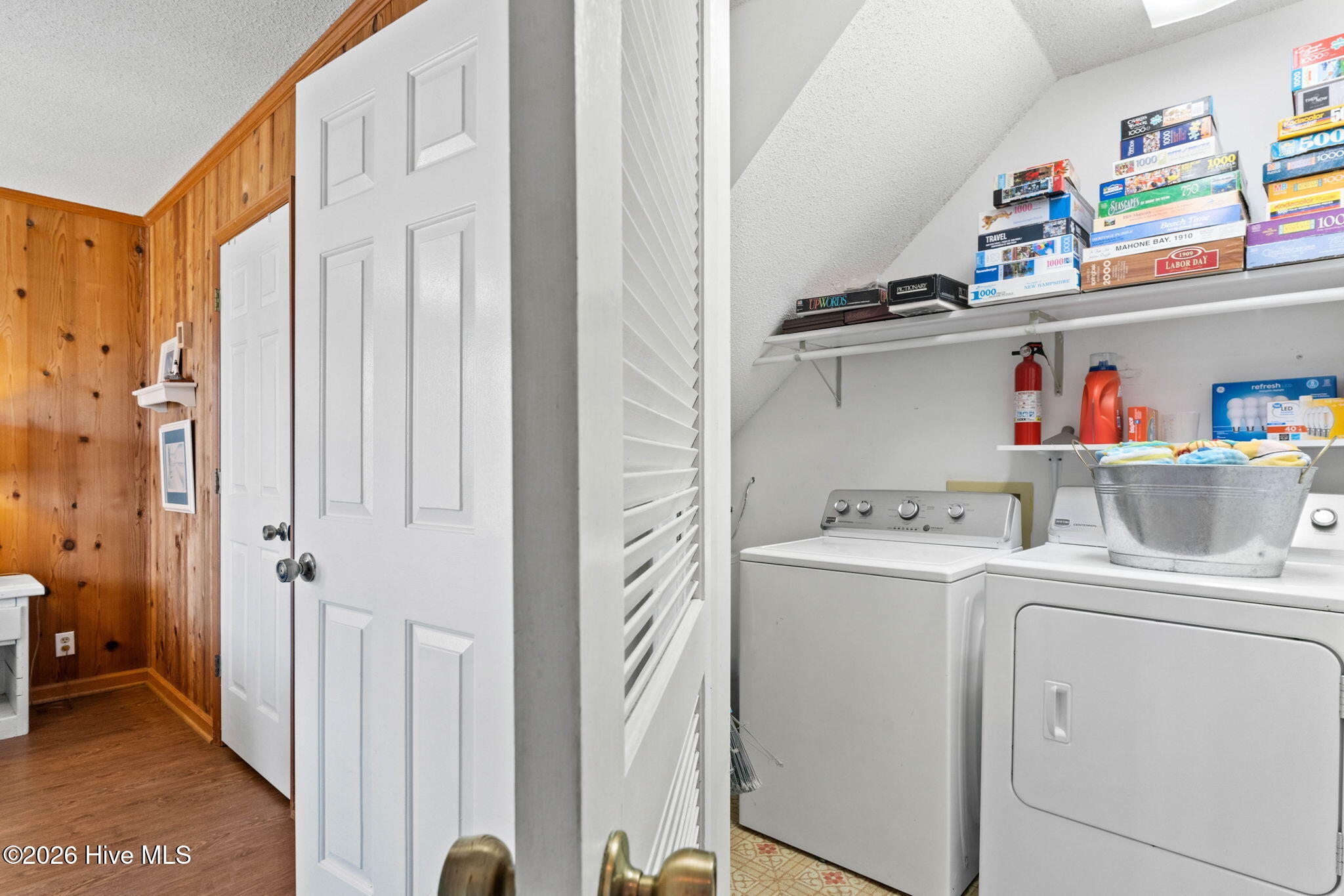 100566537 | Photo 30