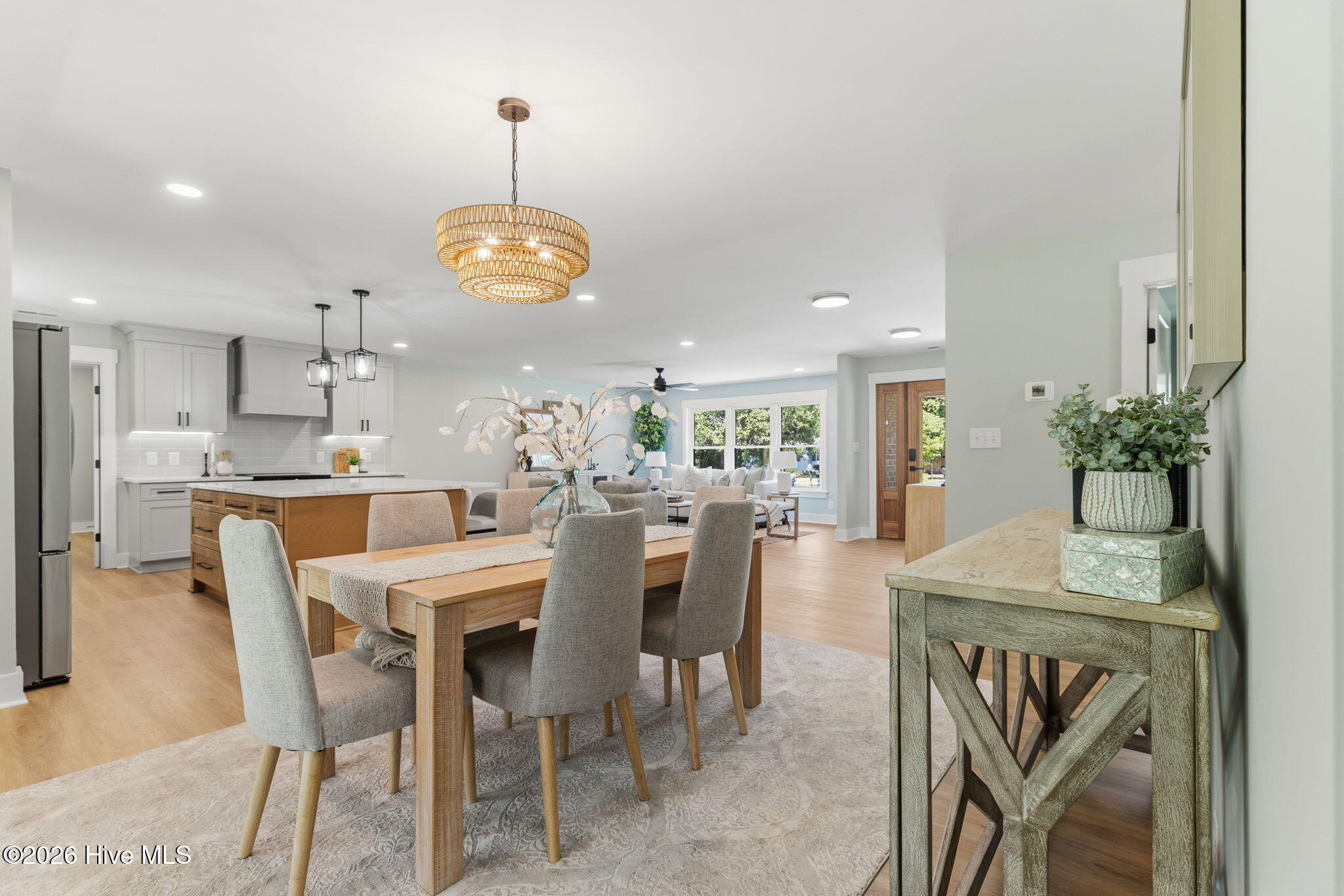 100569769 | Photo 33