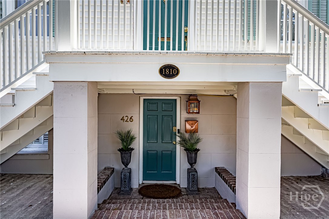 Garden level front entrnce