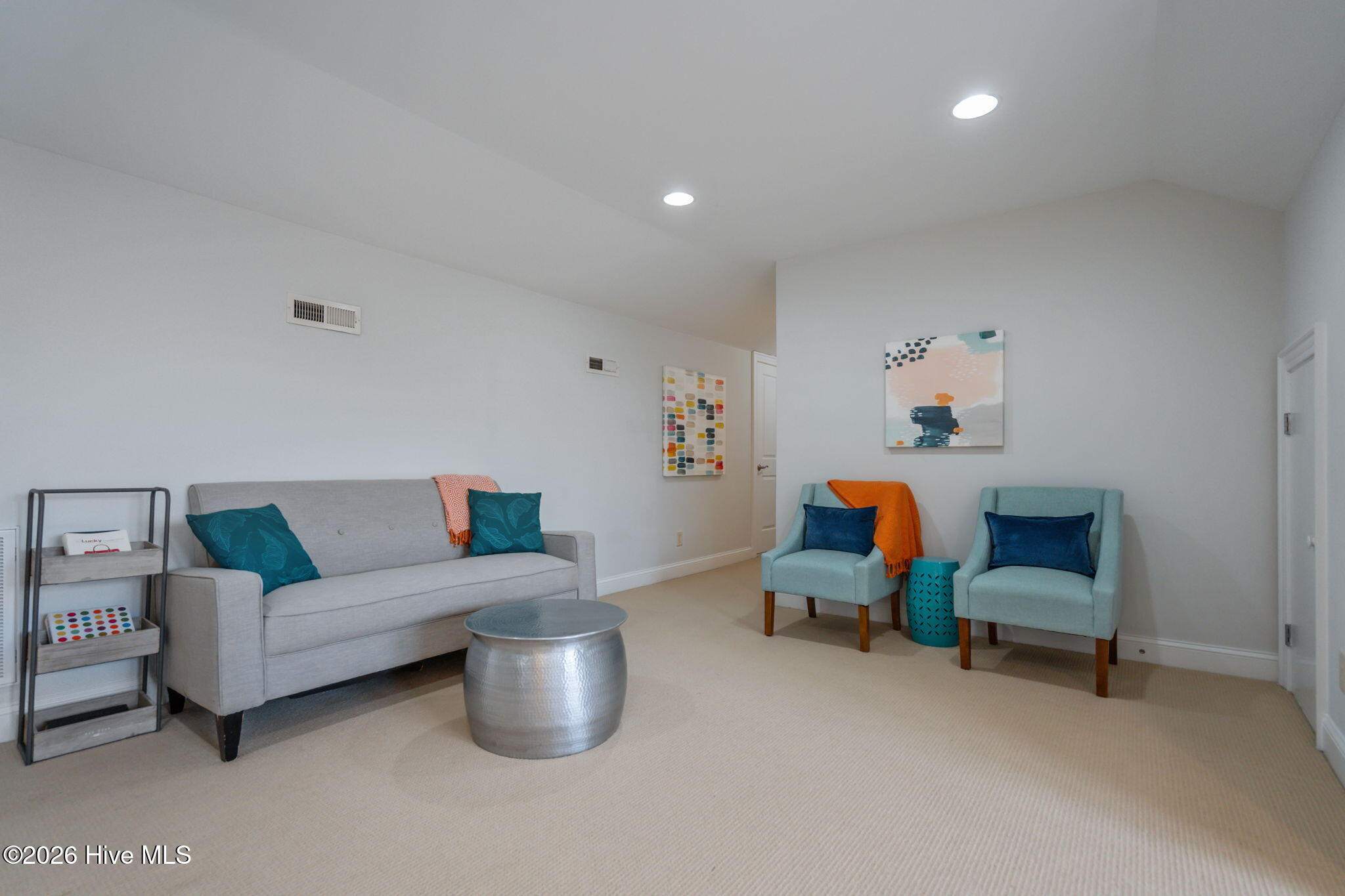 100563251 | Photo 33