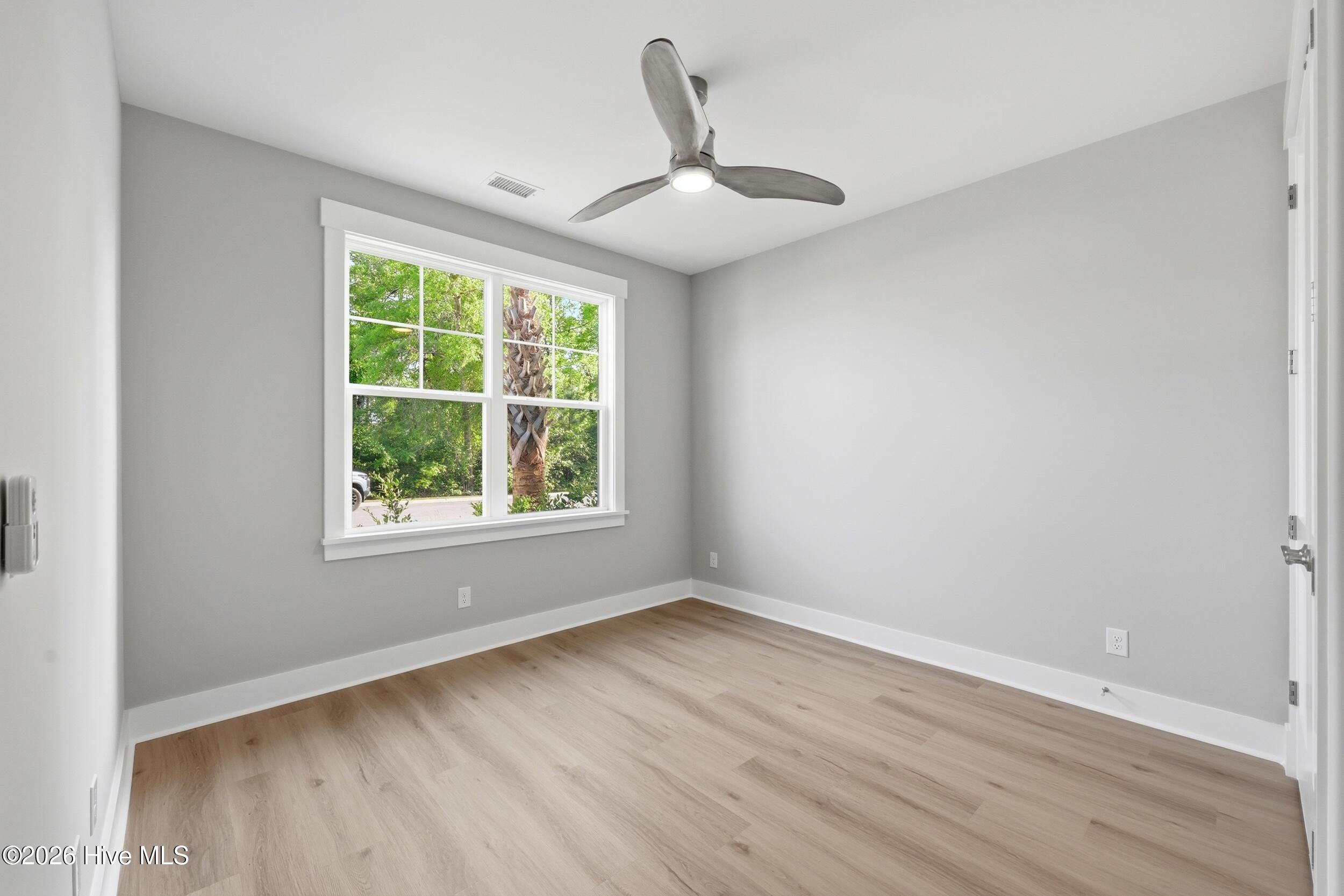 100548658 | Photo 19