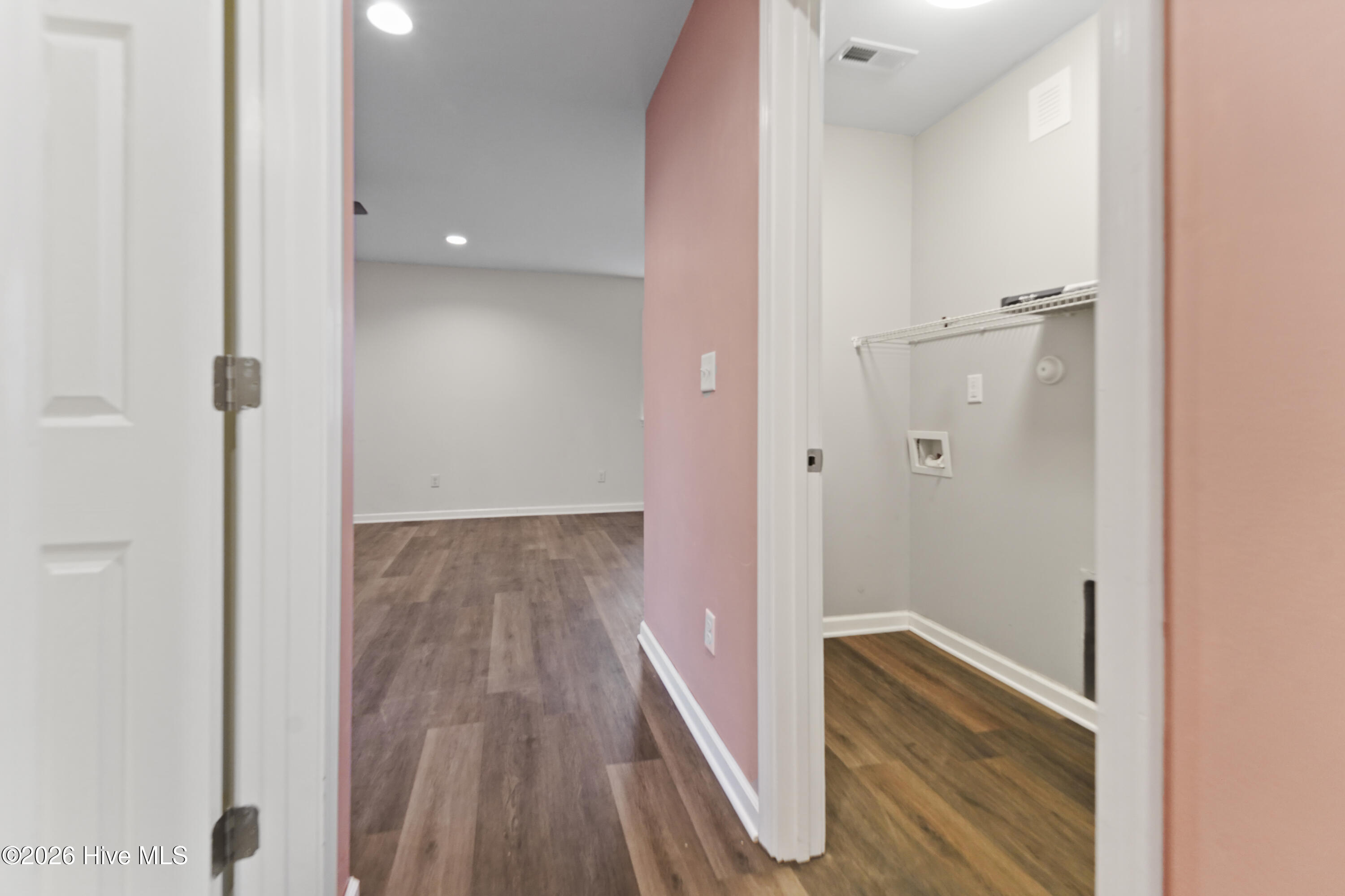 100548487 | Photo 54