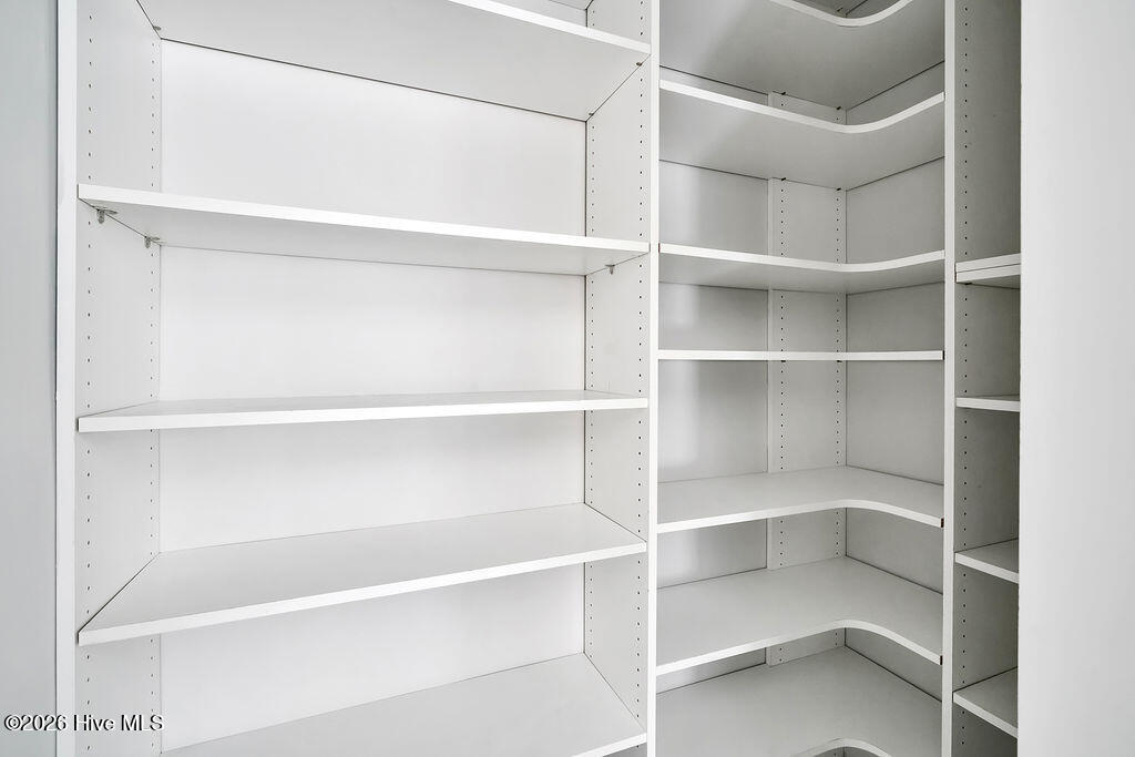 100565103 | Photo 31