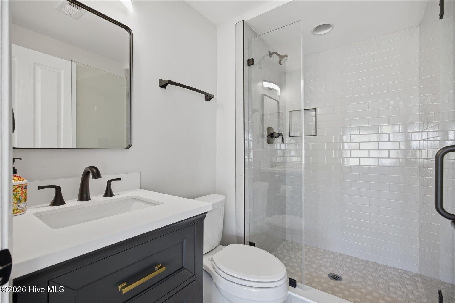 100569224 | Photo 37