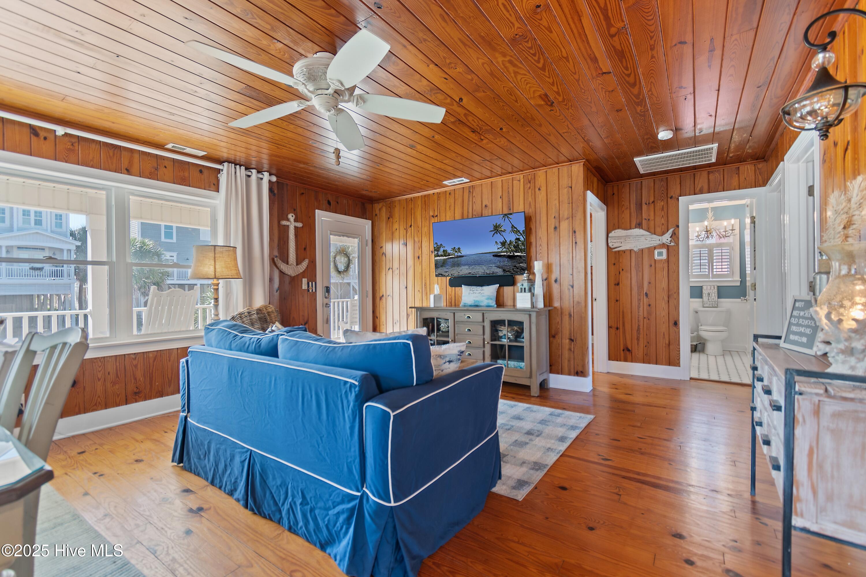 100535227 | Photo 11