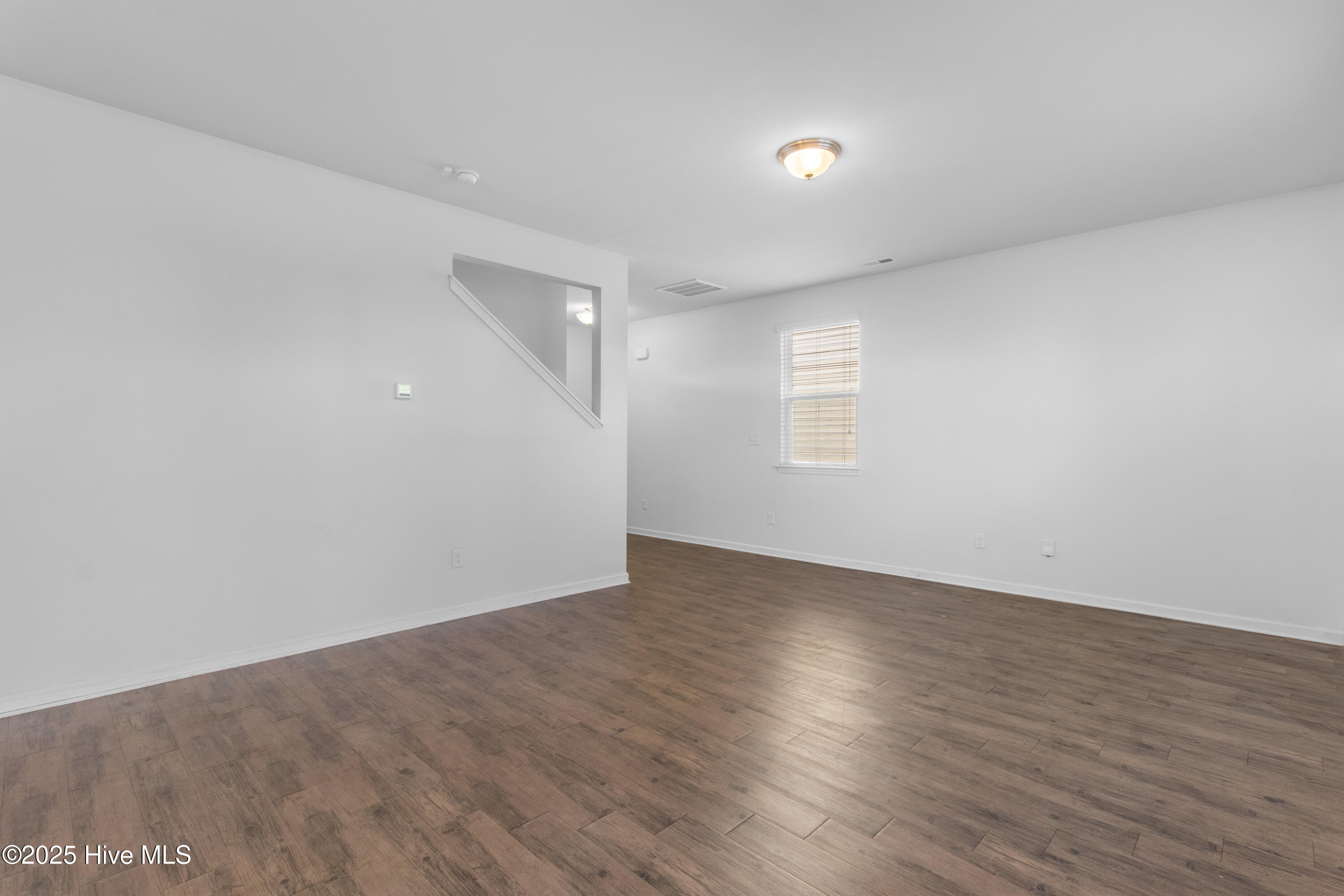 100525996 | Photo 12