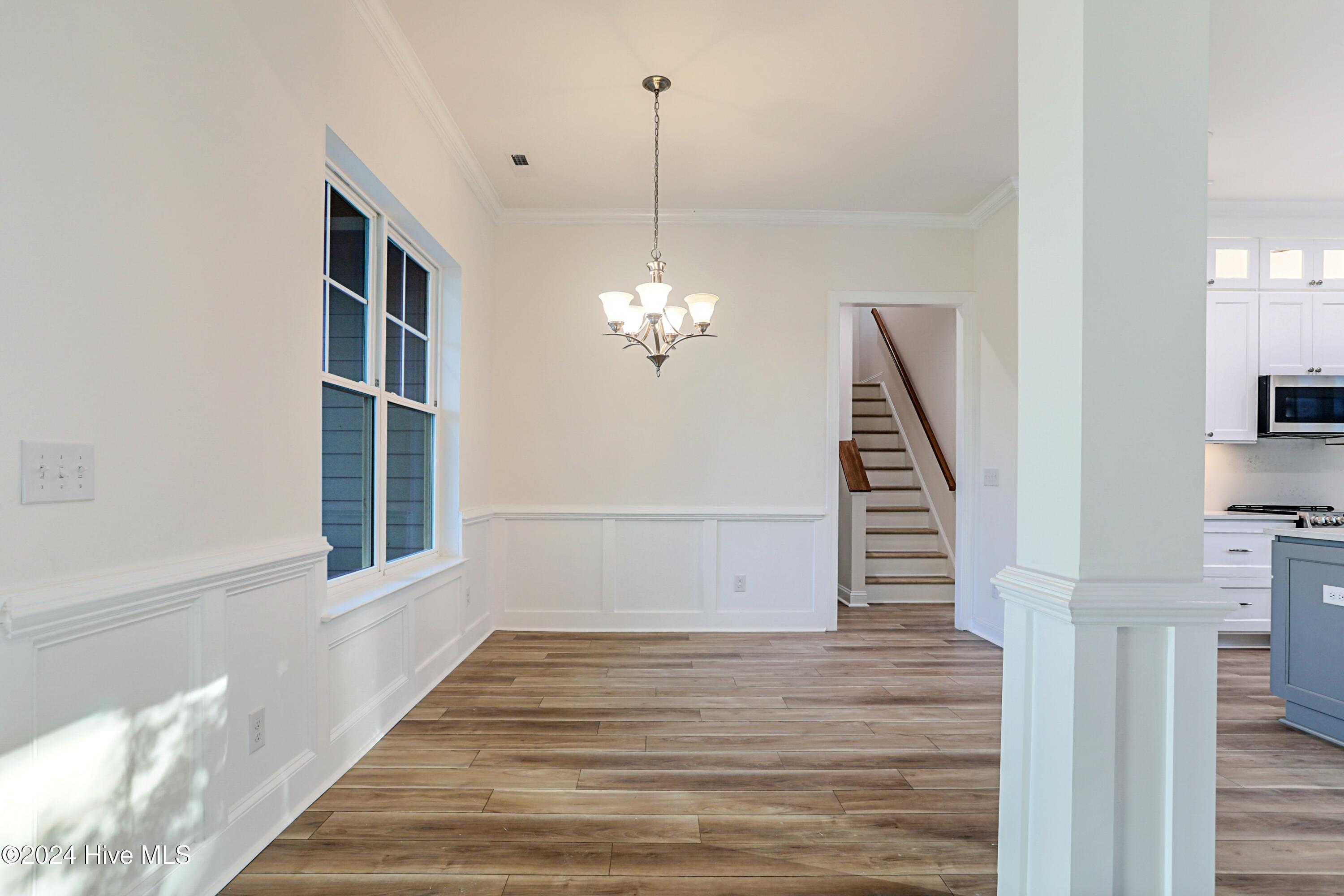 100477355 | Photo 50