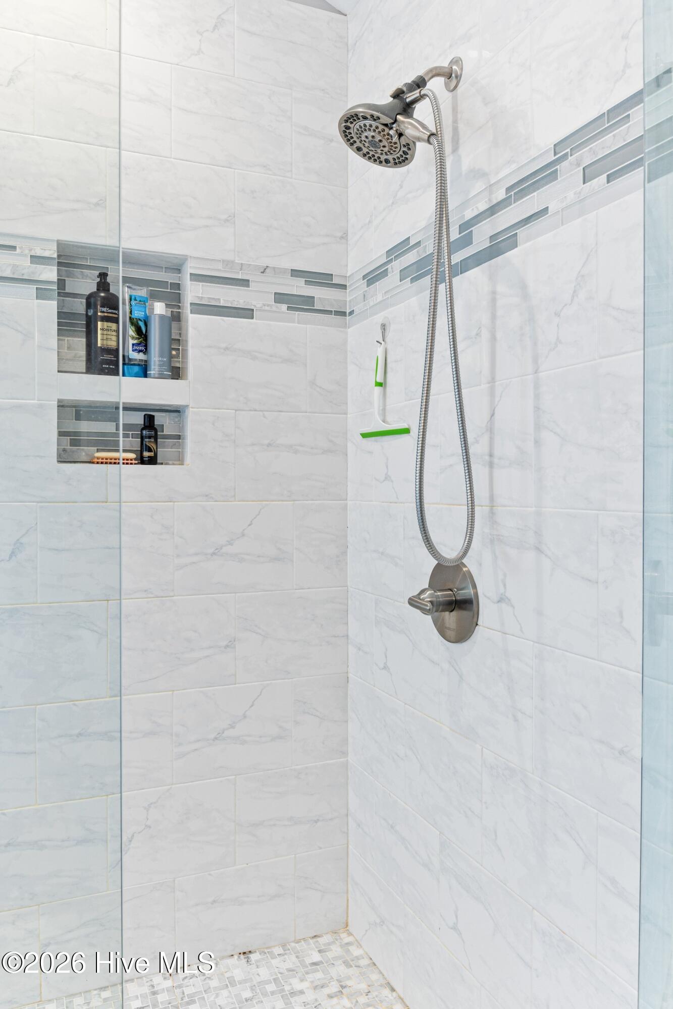 100548098 | Photo 26