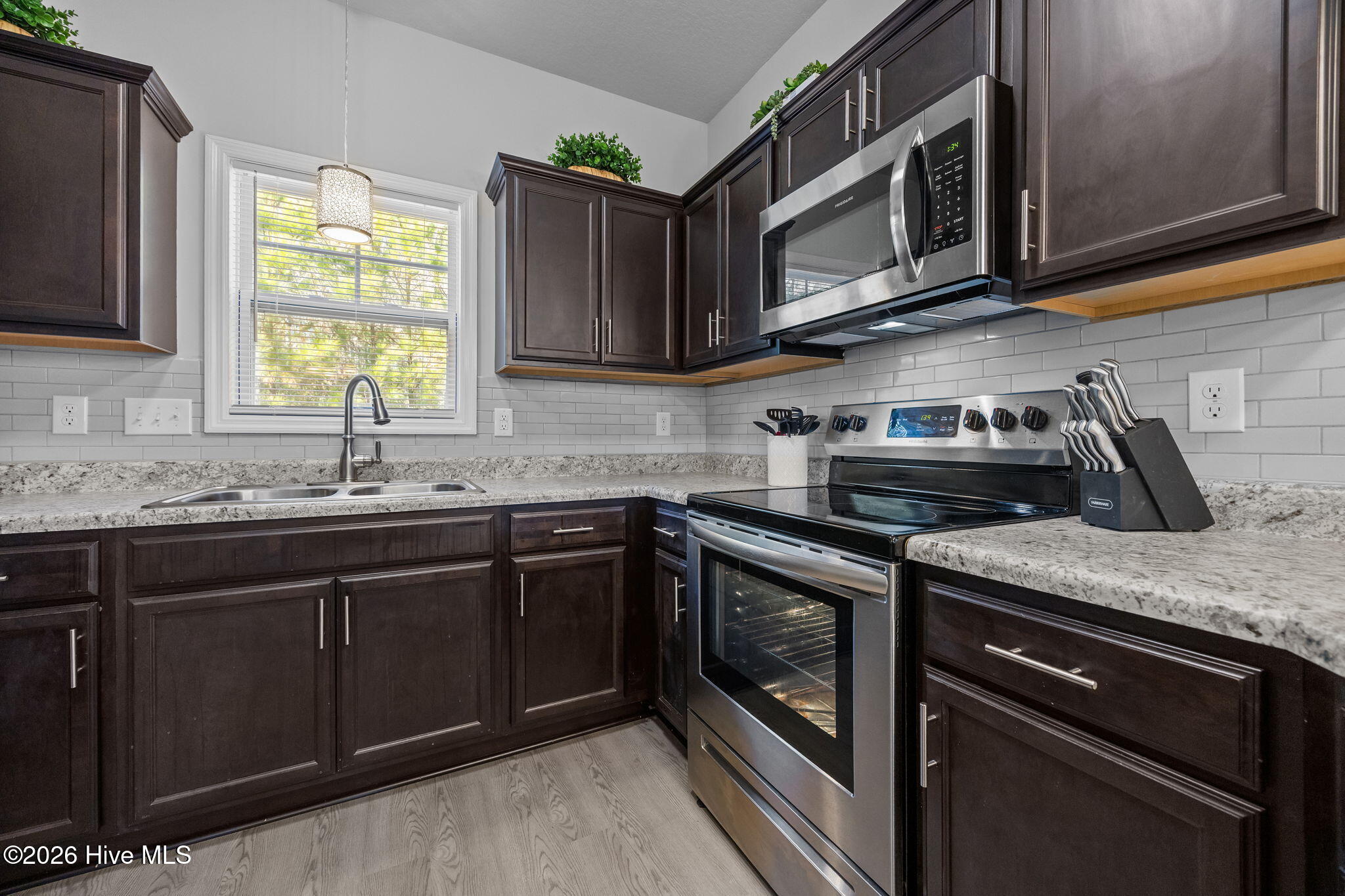 100551047 | Photo 15