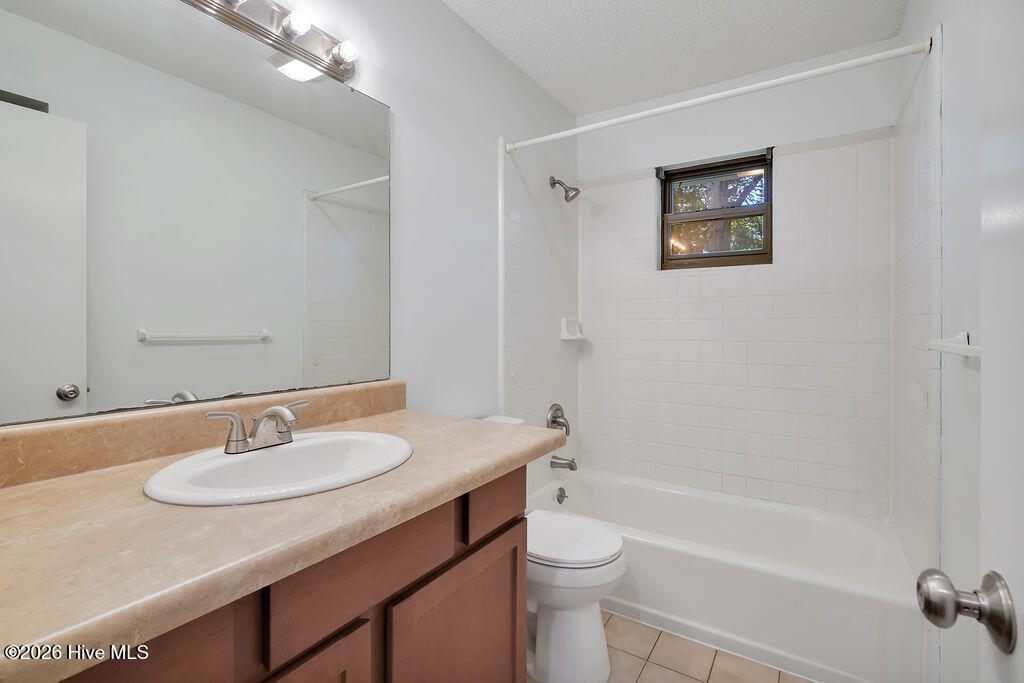 100557409 | Photo 24