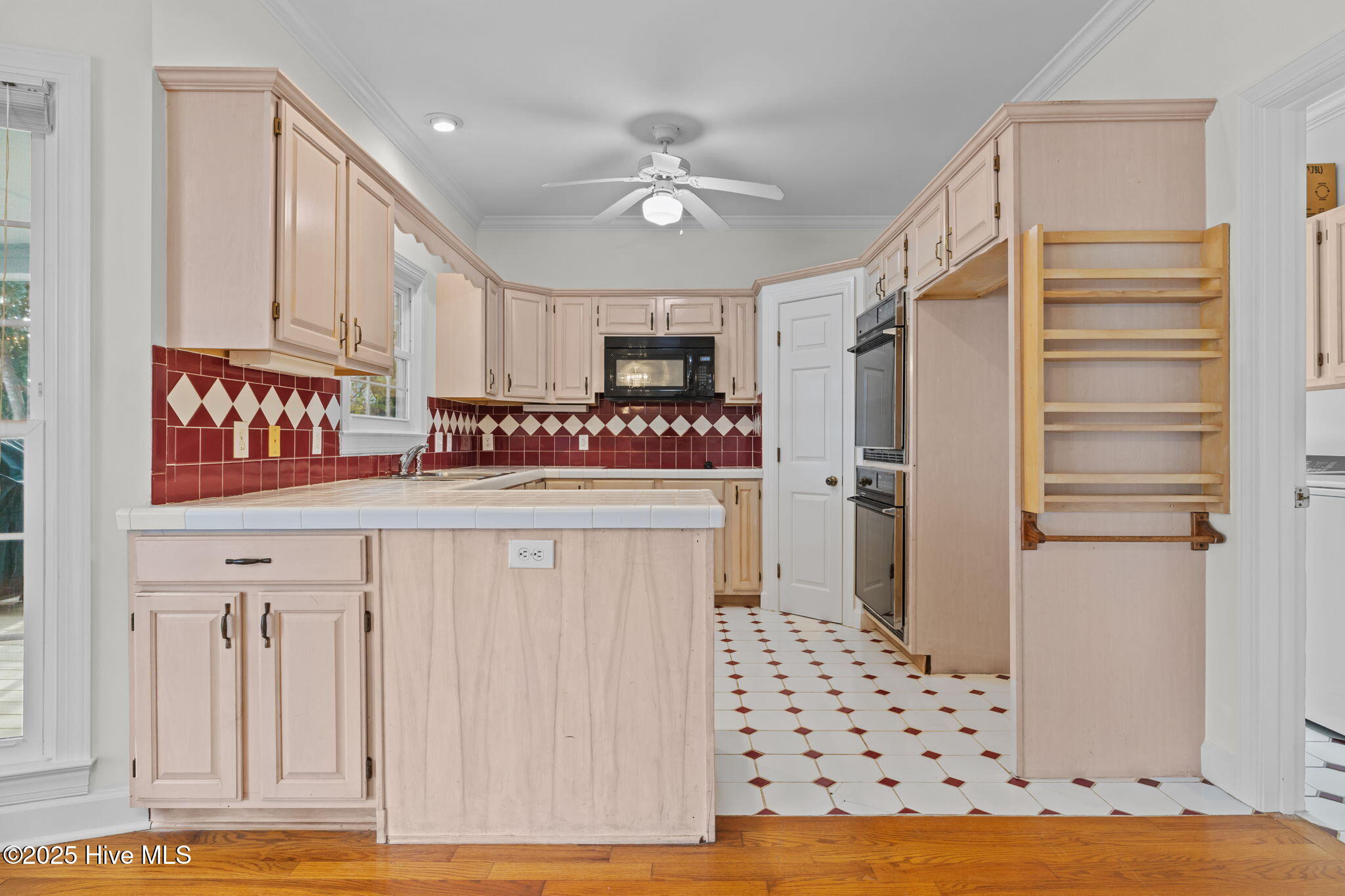 100542960 | Photo 21