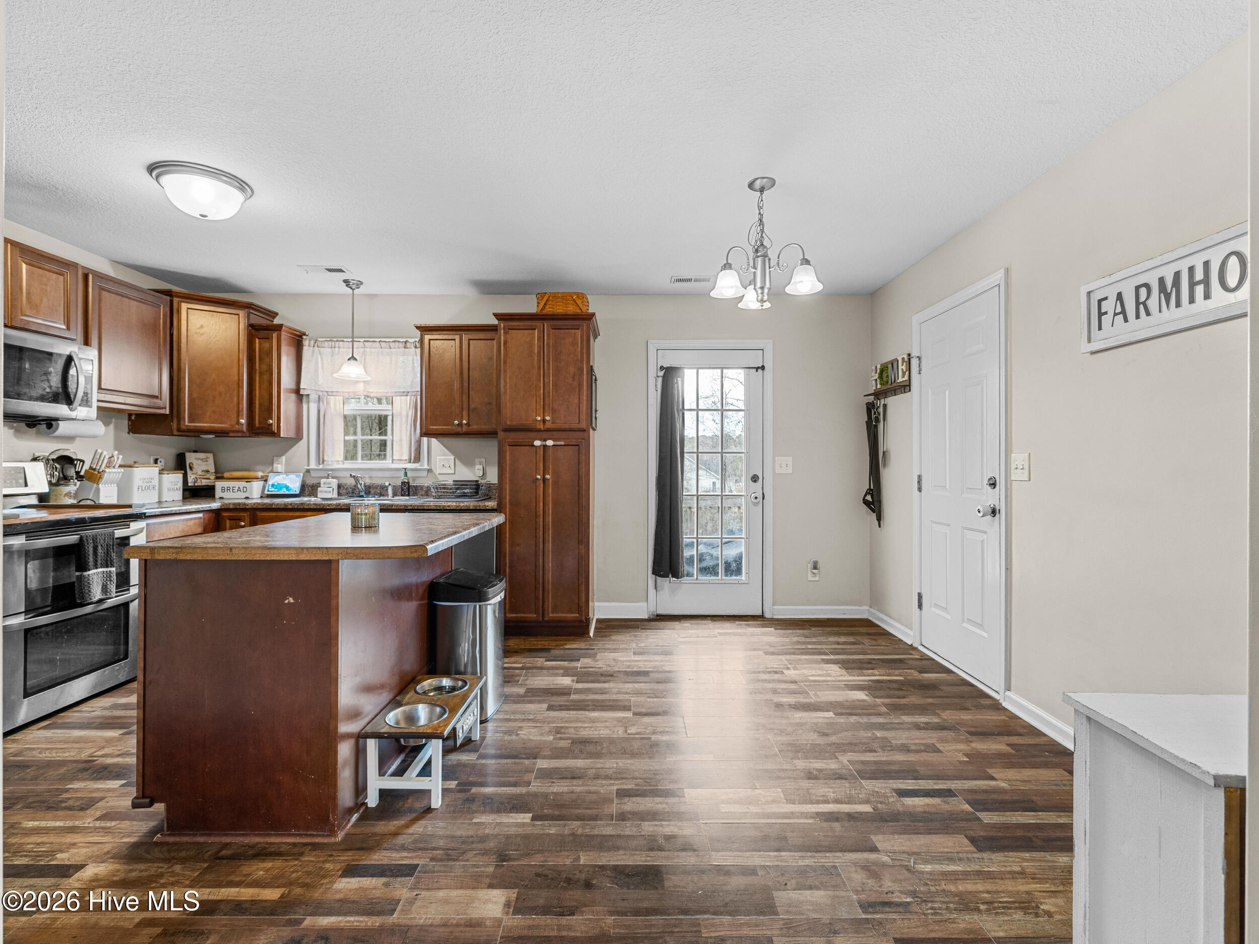 100558064 | Photo 11