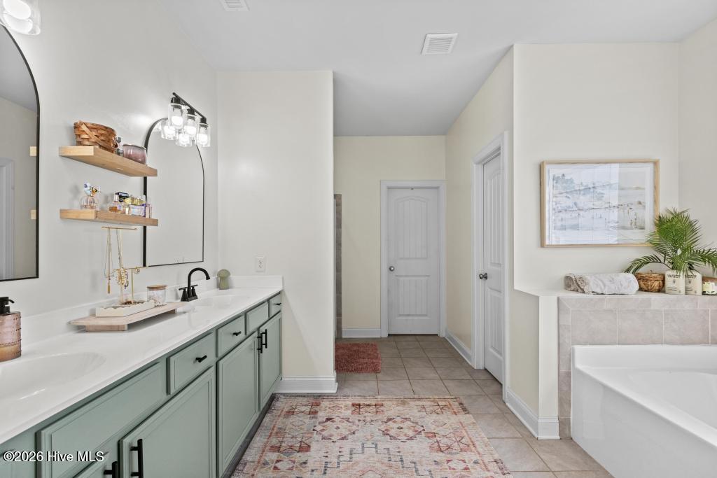 100562207 | Photo 25