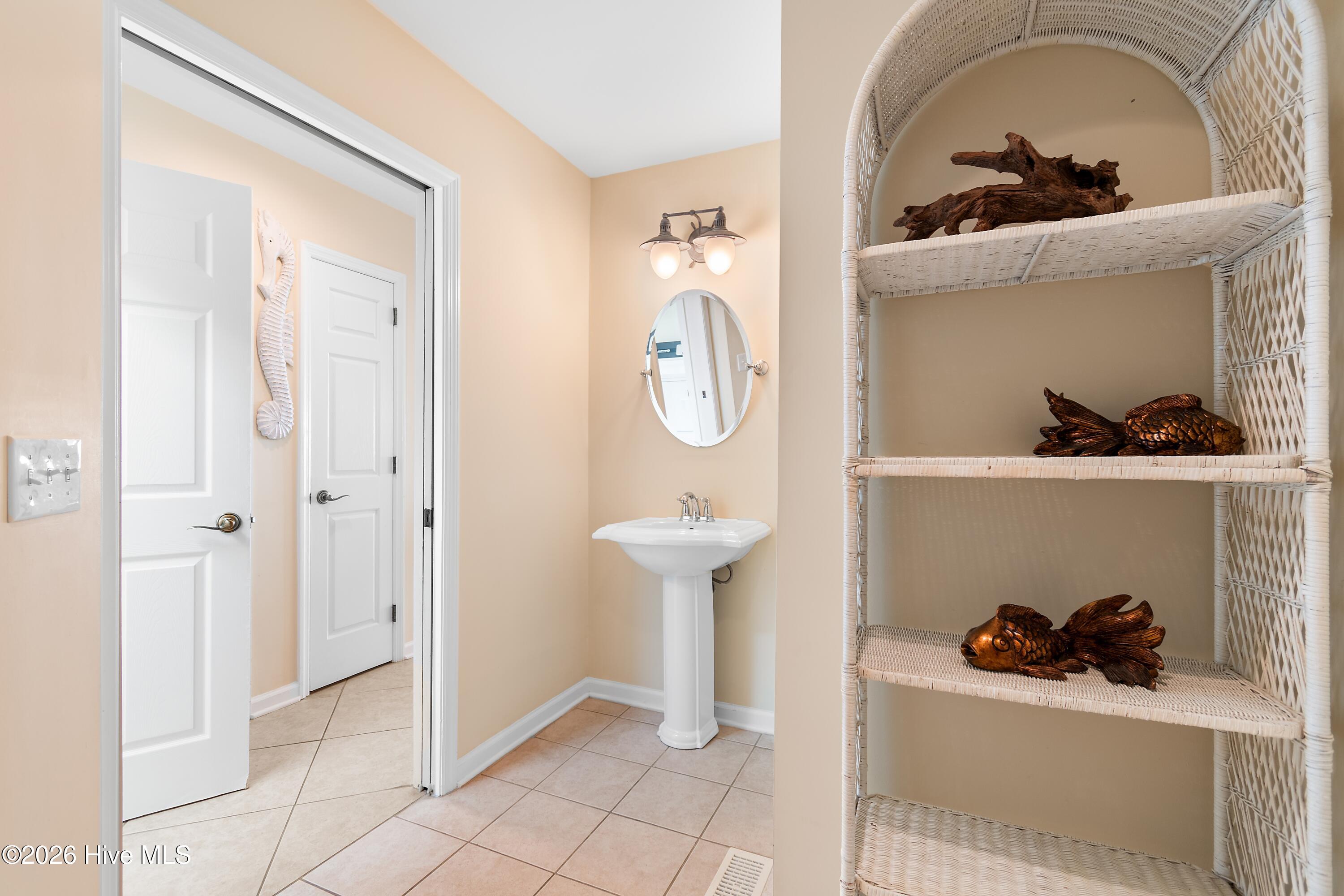 100548422 | Photo 33